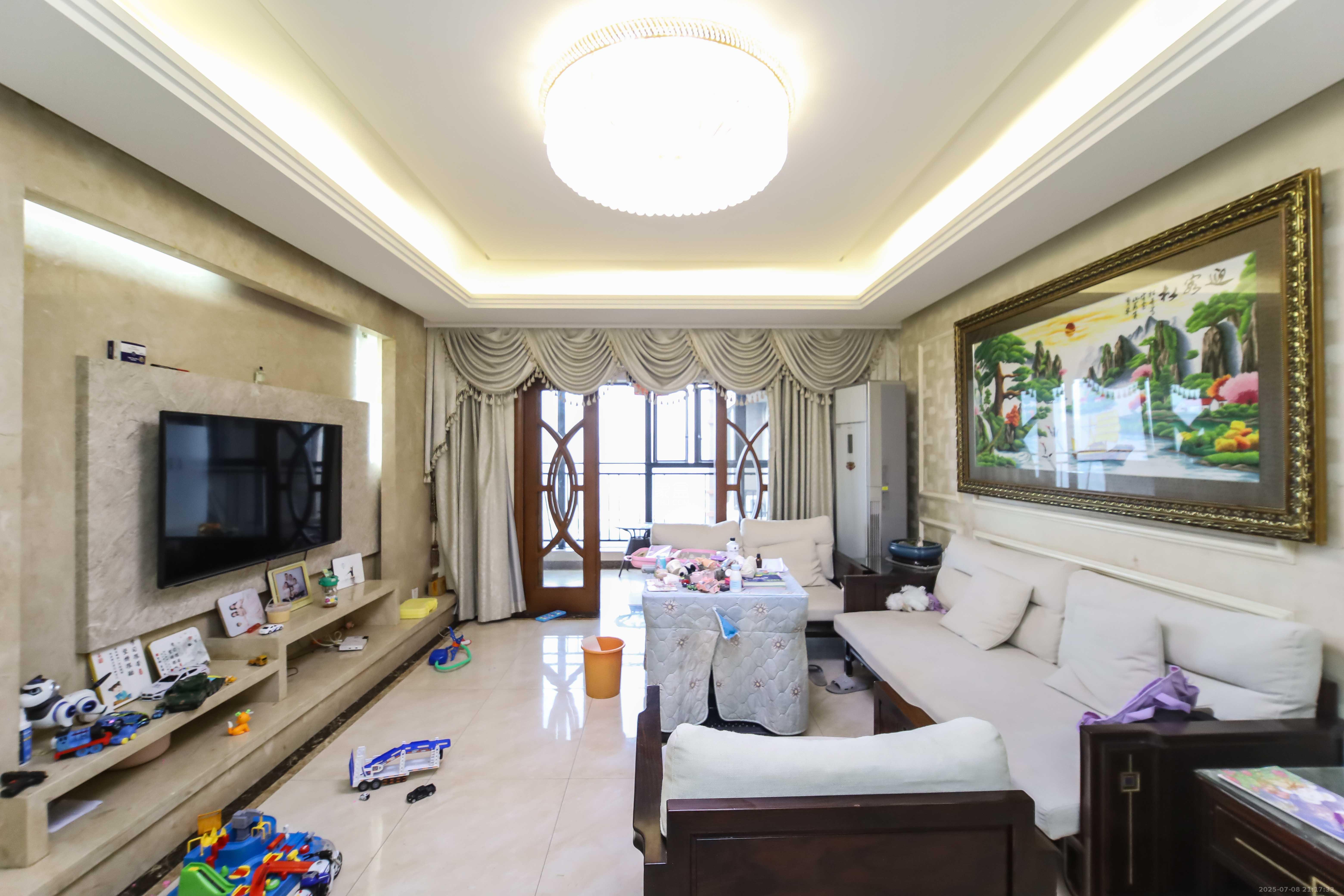 湘域熙岸  4室2厅2卫    210.0万 湘域熙岸  4室2厅2卫    210.0万客厅