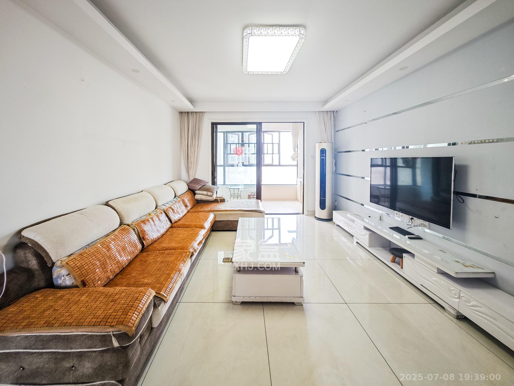 山语城三期 3室1厅2卫 85.0万 山语城三期 3室1厅2卫 85.0万客厅