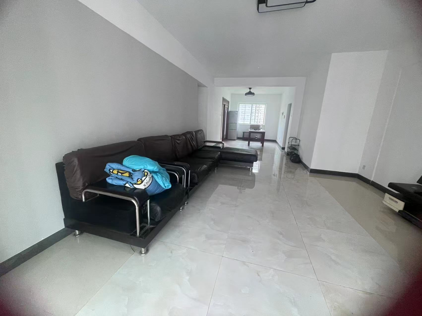 滨江温泉花园  3室2厅2卫    3000.0元/月 滨江温泉花园  3室2厅2卫    3000.0元/月室内图