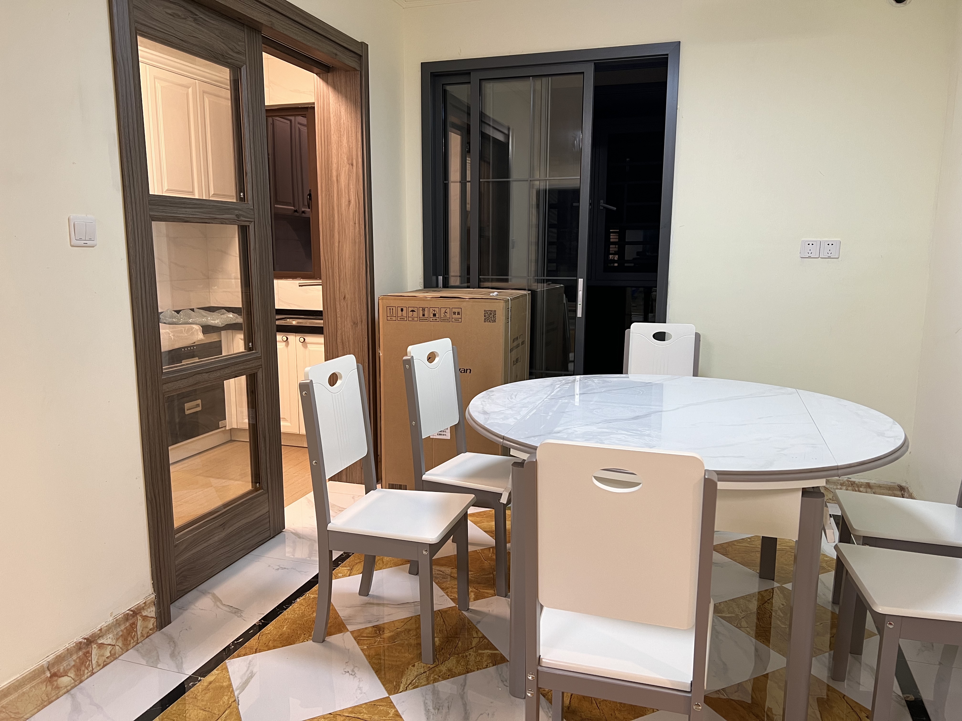 碧桂园豪园 4室2厅2卫 2000.0元/月 碧桂园豪园 4室2厅2卫 2000.0元/月室内图