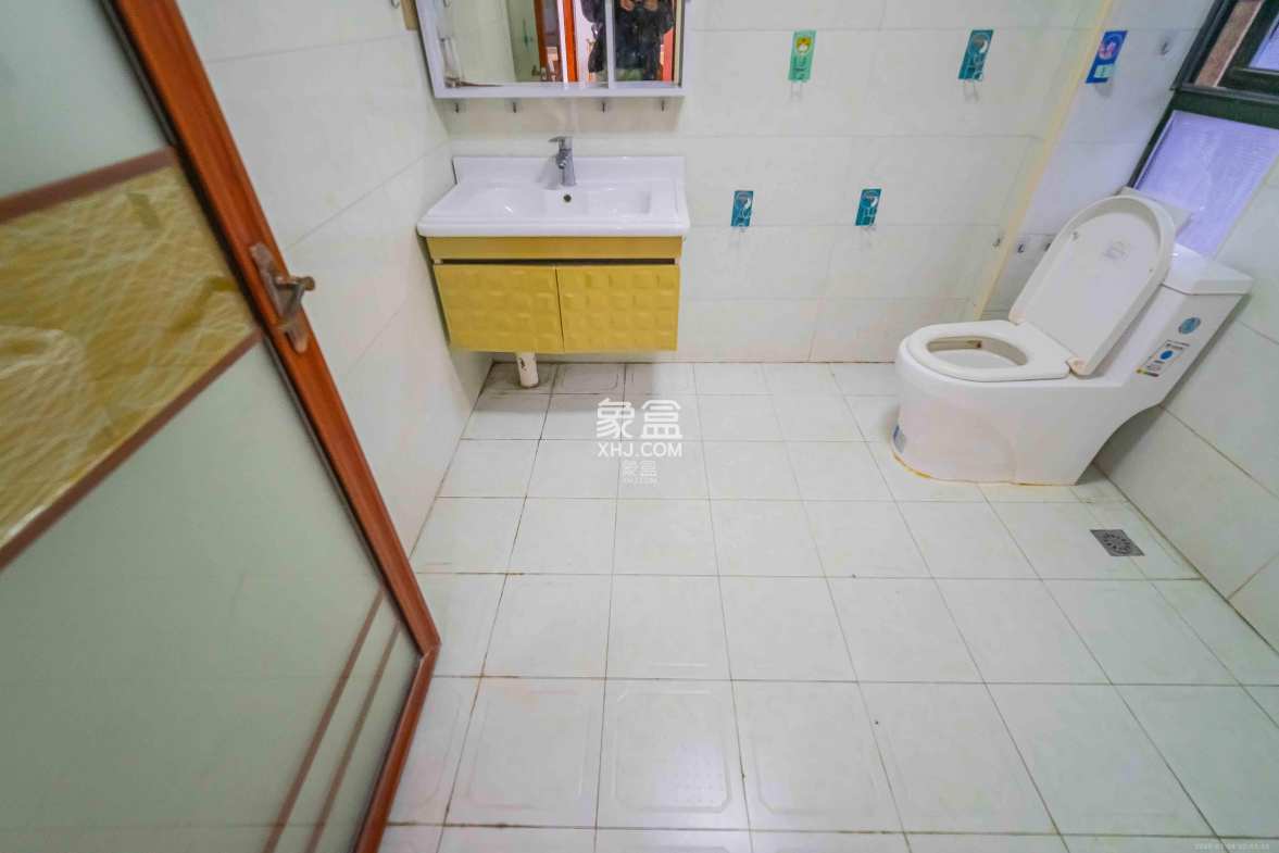 兴旺正佳广场(金石雅苑) 3室2厅2卫 2400.0元/月 兴旺正佳广场(金石雅苑) 3室2厅2卫 2400.0元/月室内图