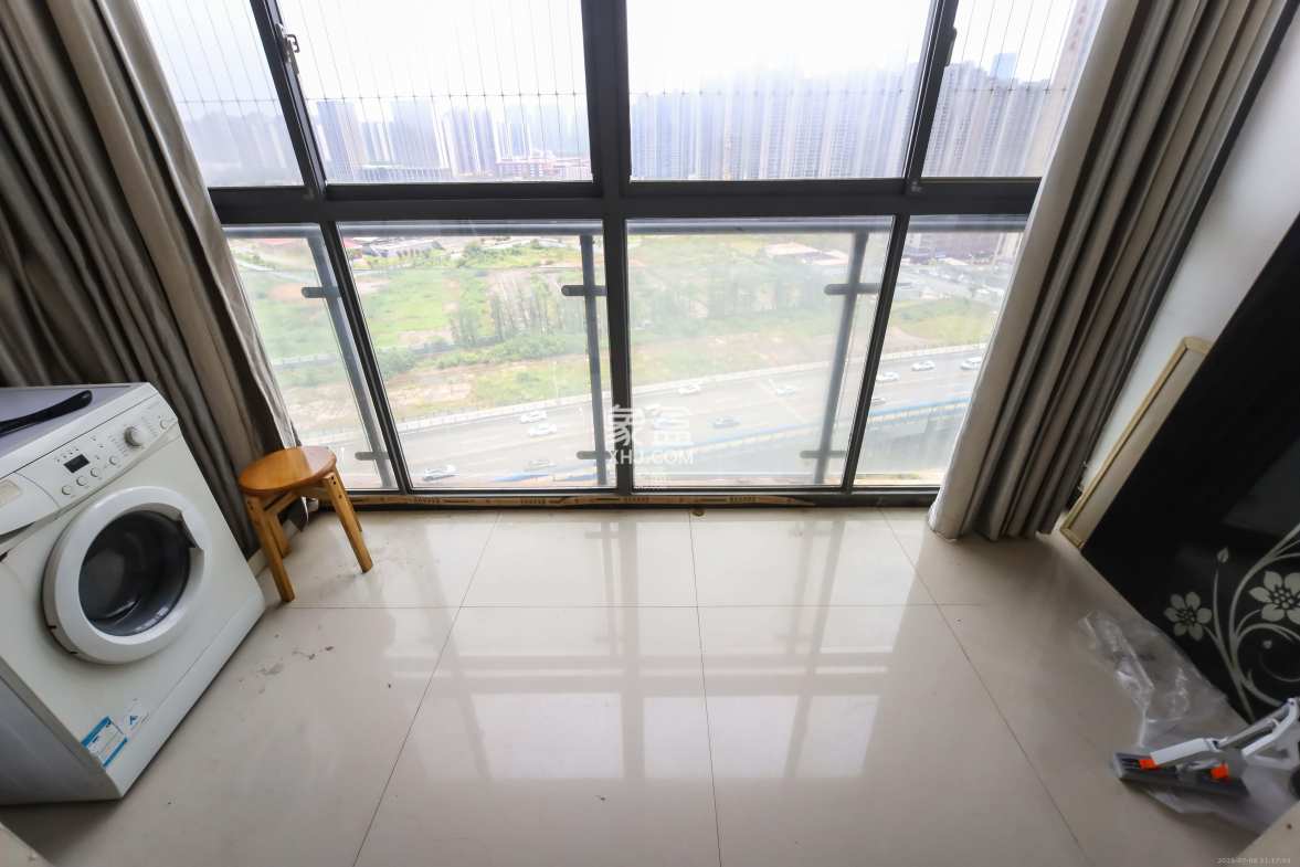 江河双水湾 3室2厅1卫 76.0万 江河双水湾 3室2厅1卫 76.0万阳台