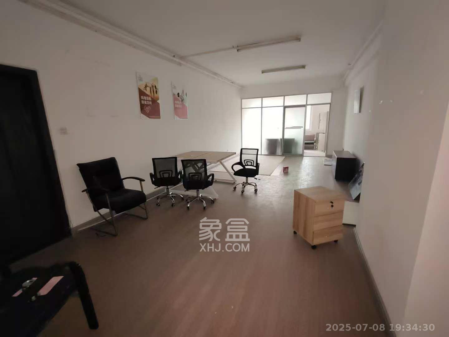 君临天厦   80.0㎡      2000.0元/月室内图