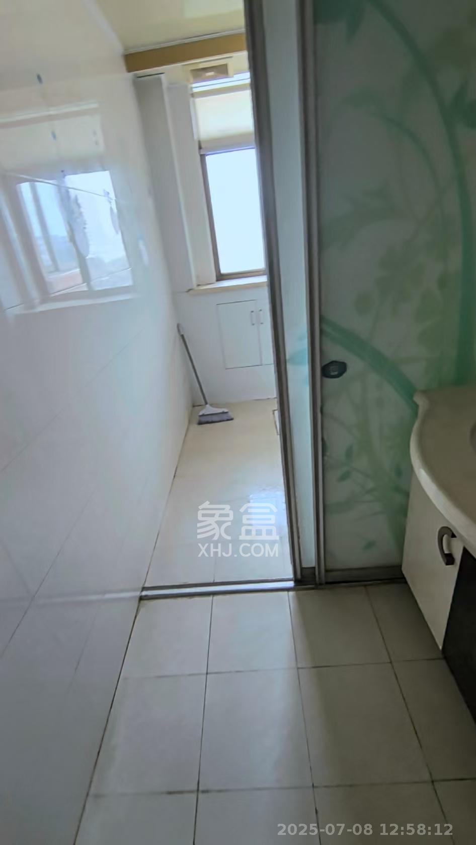 西岸润泽府  3室2厅2卫   2800.00元/月室内图