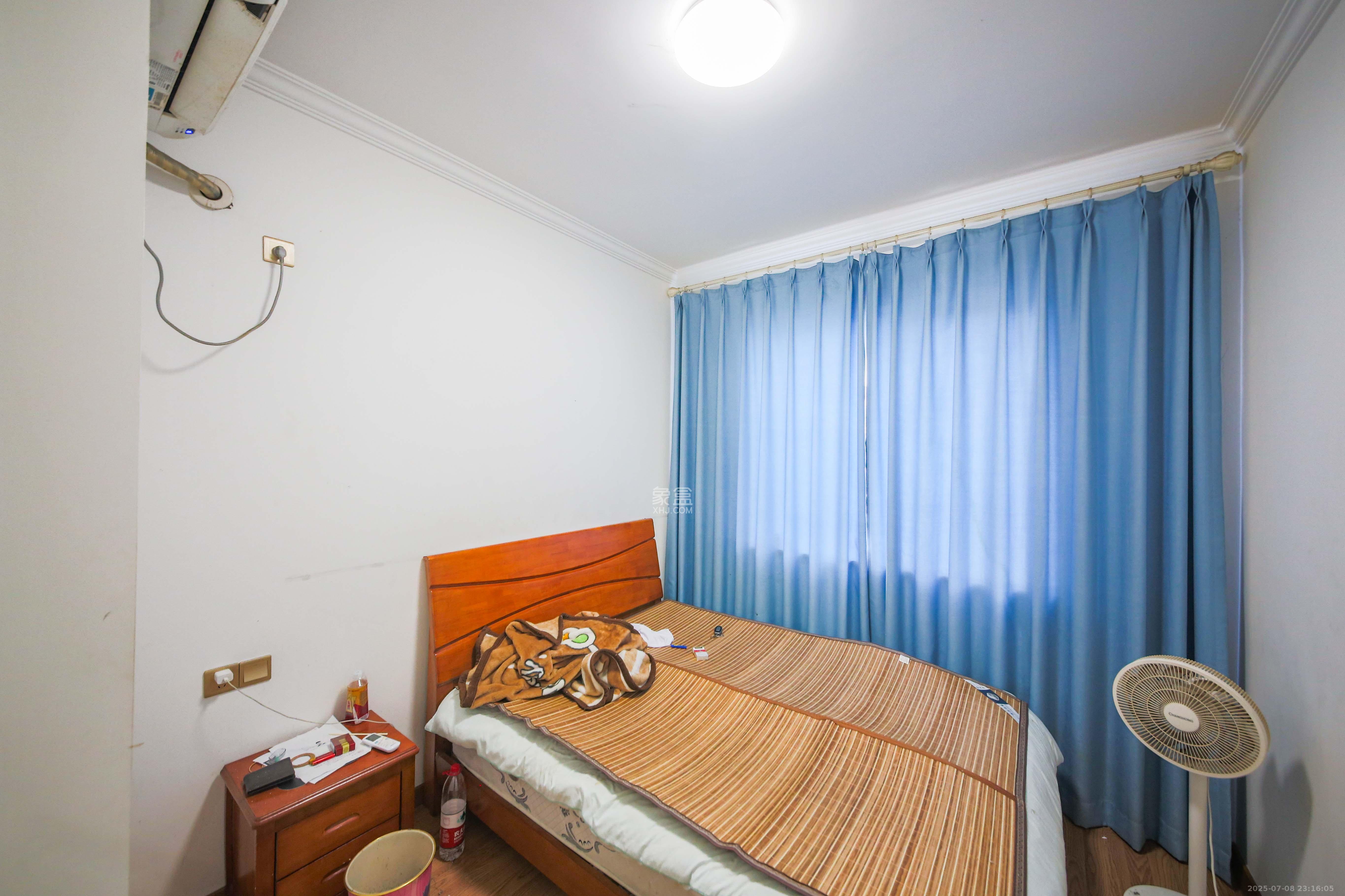 中南红领邦（红星嘉和苑）  3室2厅2卫    75.0万卧室