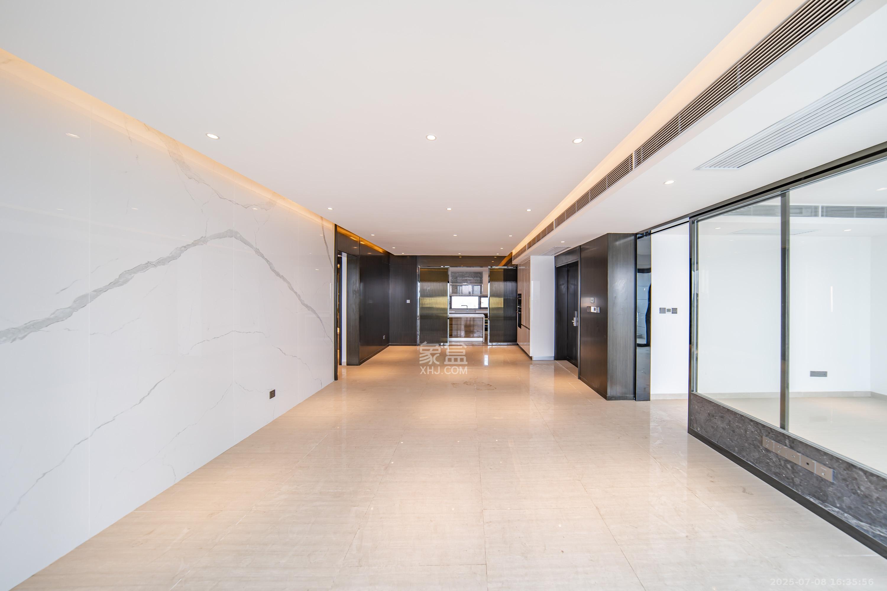 珠江颐德公馆  4室2厅3卫    388.0万 珠江颐德公馆  4室2厅3卫    388.0万客厅