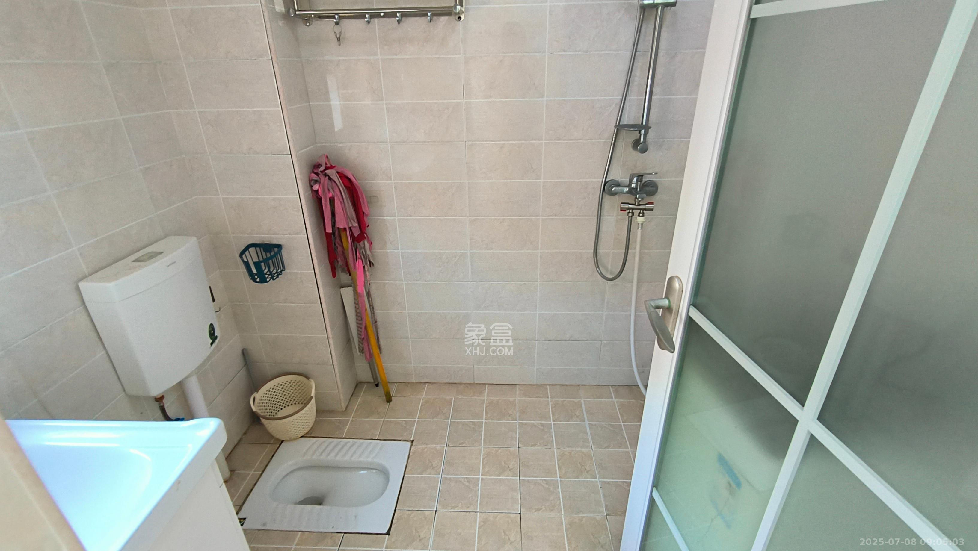 华润橡树湾  3室2厅2卫    2200.0元/月 华润橡树湾  3室2厅2卫    2200.0元/月室内图