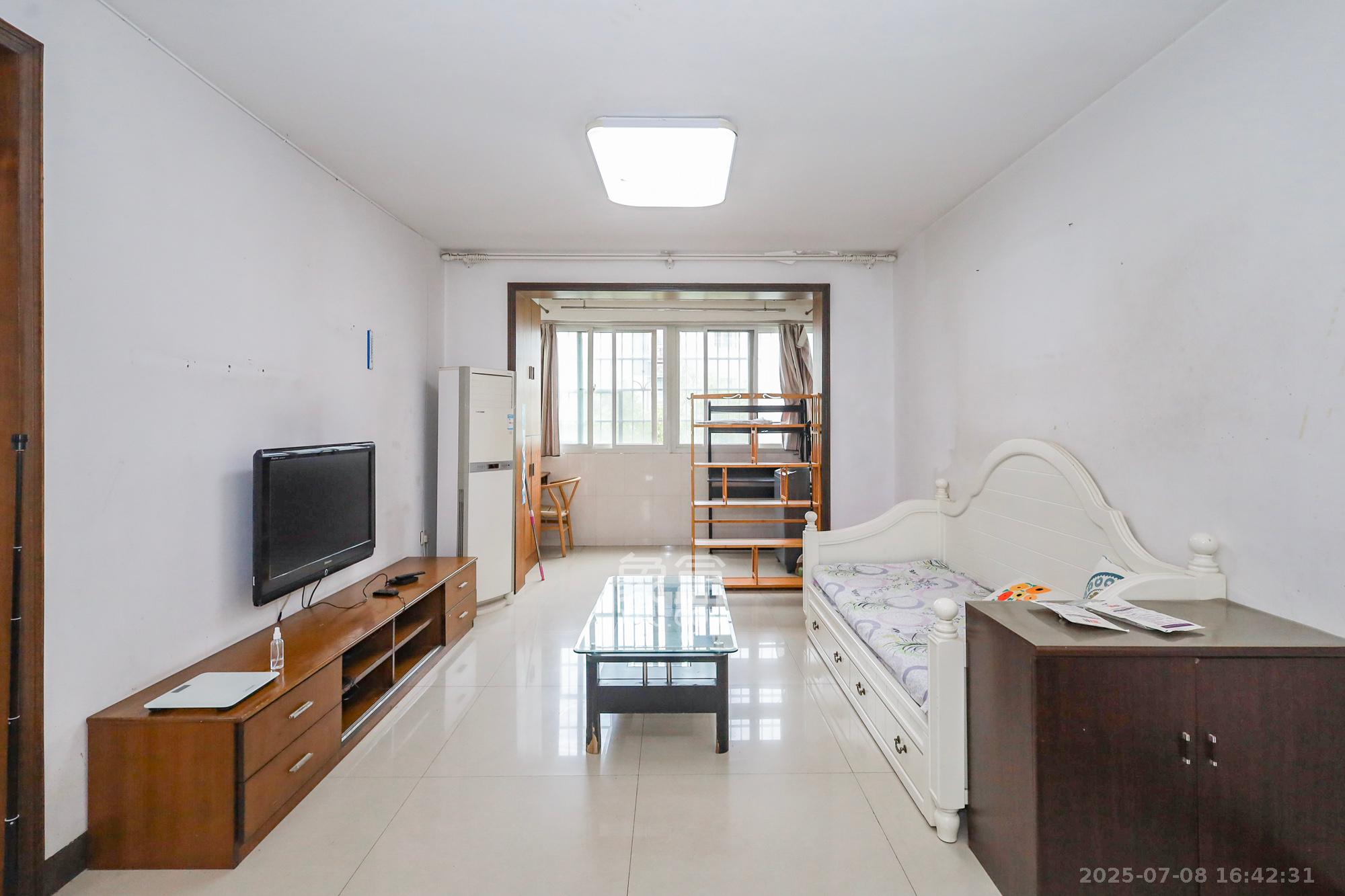 德润园  2室2厅1卫    45.0万 德润园  2室2厅1卫    45.0万客厅