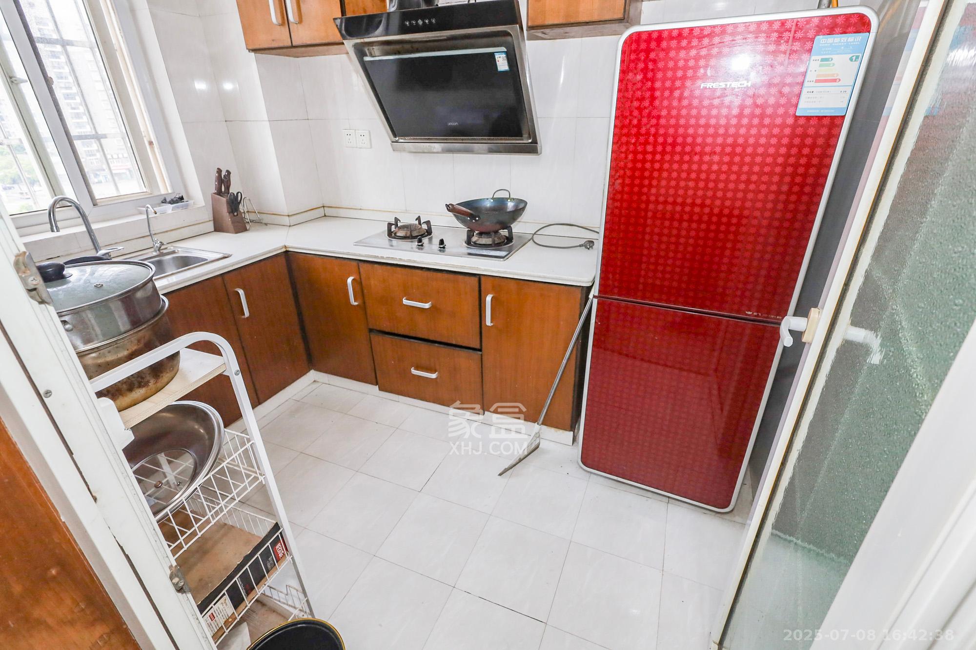 德润园  2室2厅1卫    45.0万 德润园  2室2厅1卫    45.0万厨房