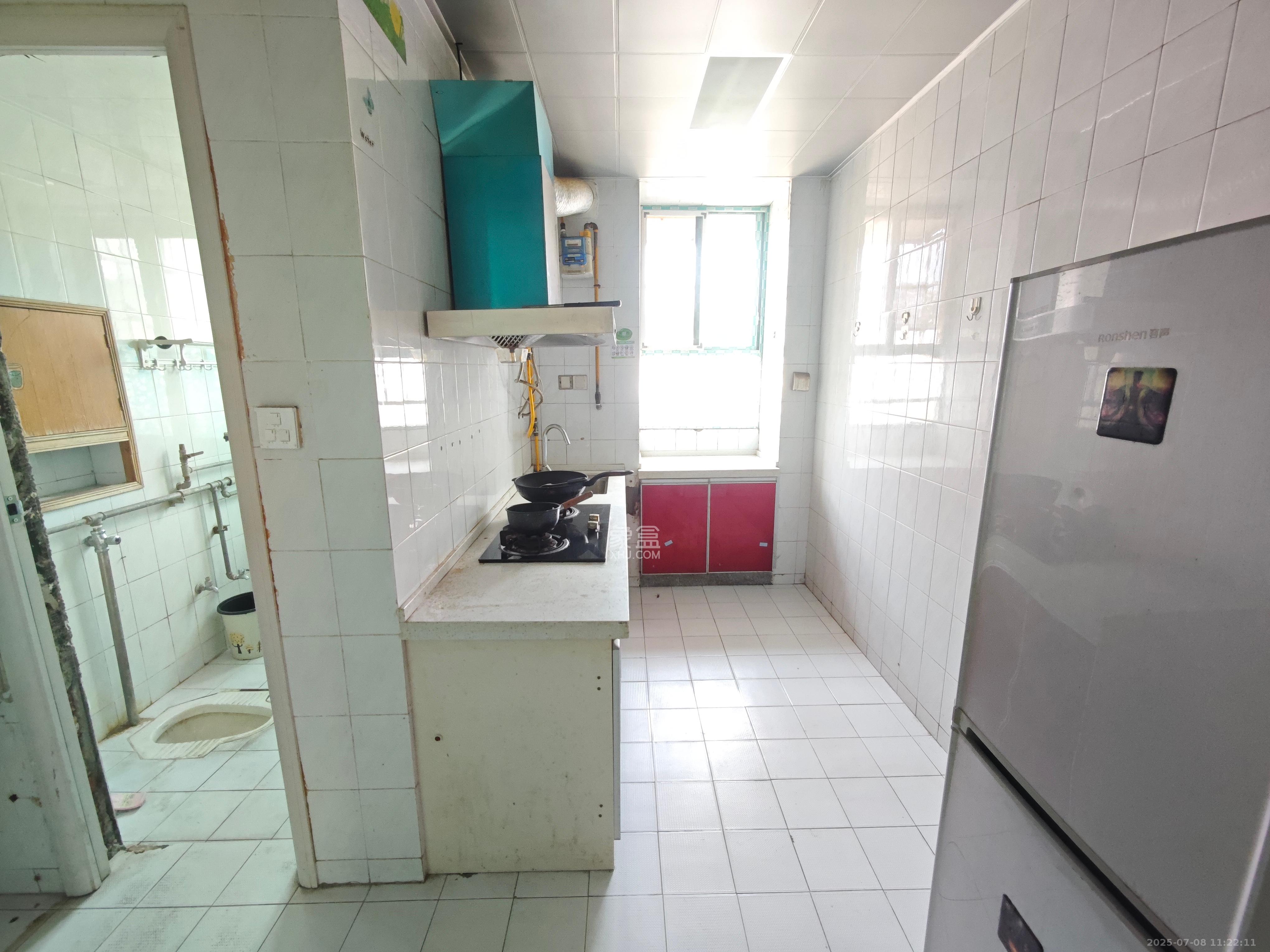 轻化公司宿舍向东南6号(产权南湖路46号)  3室2厅1卫    1200.0元/月 轻化公司宿舍向东南6号(产权南湖路46号)  3室2厅1卫    1200.0元/月室内图