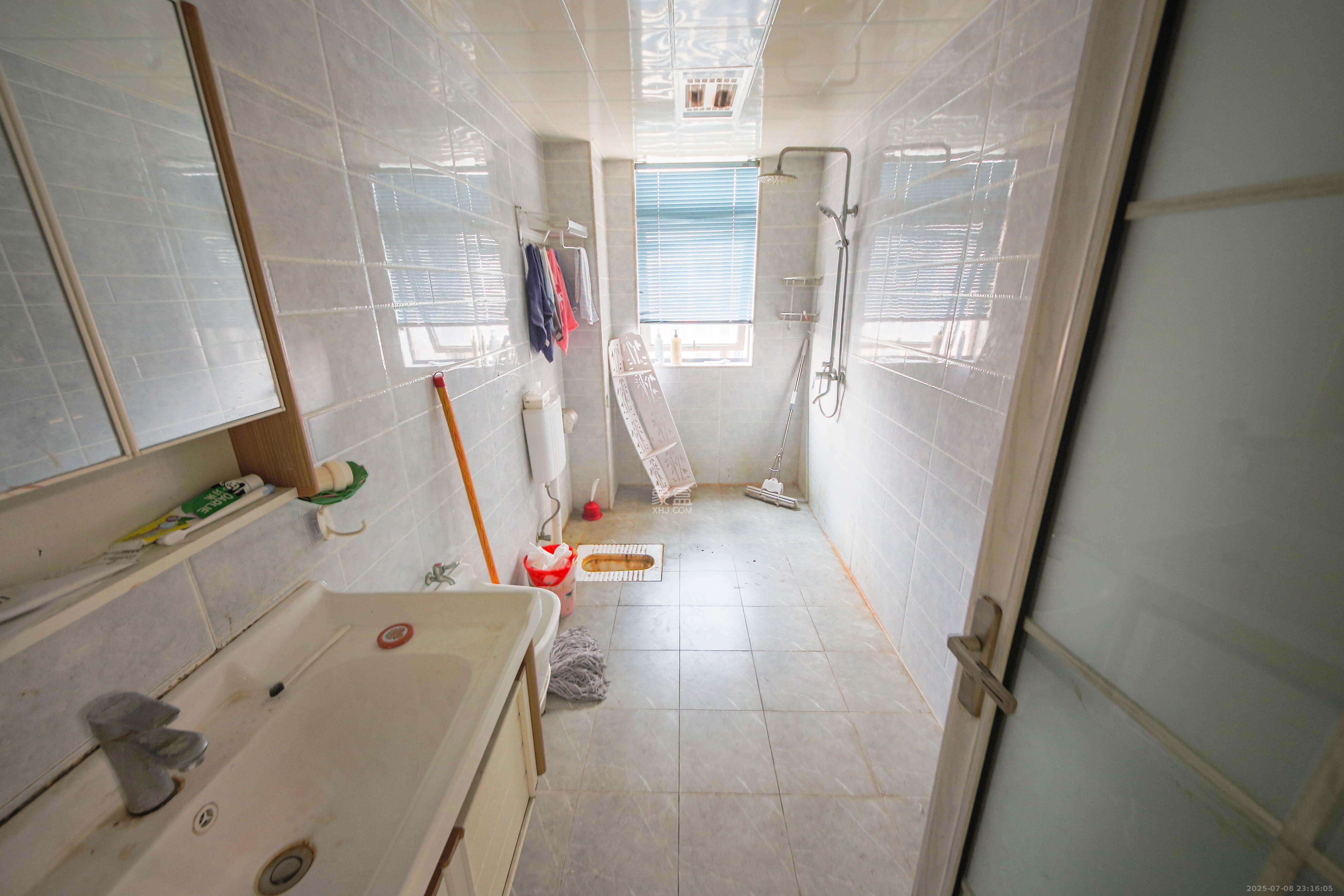 中南红领邦(红星嘉和苑)  3室2厅2卫    75.0万 中南红领邦(红星嘉和苑)  3室2厅2卫    75.0万卫生间