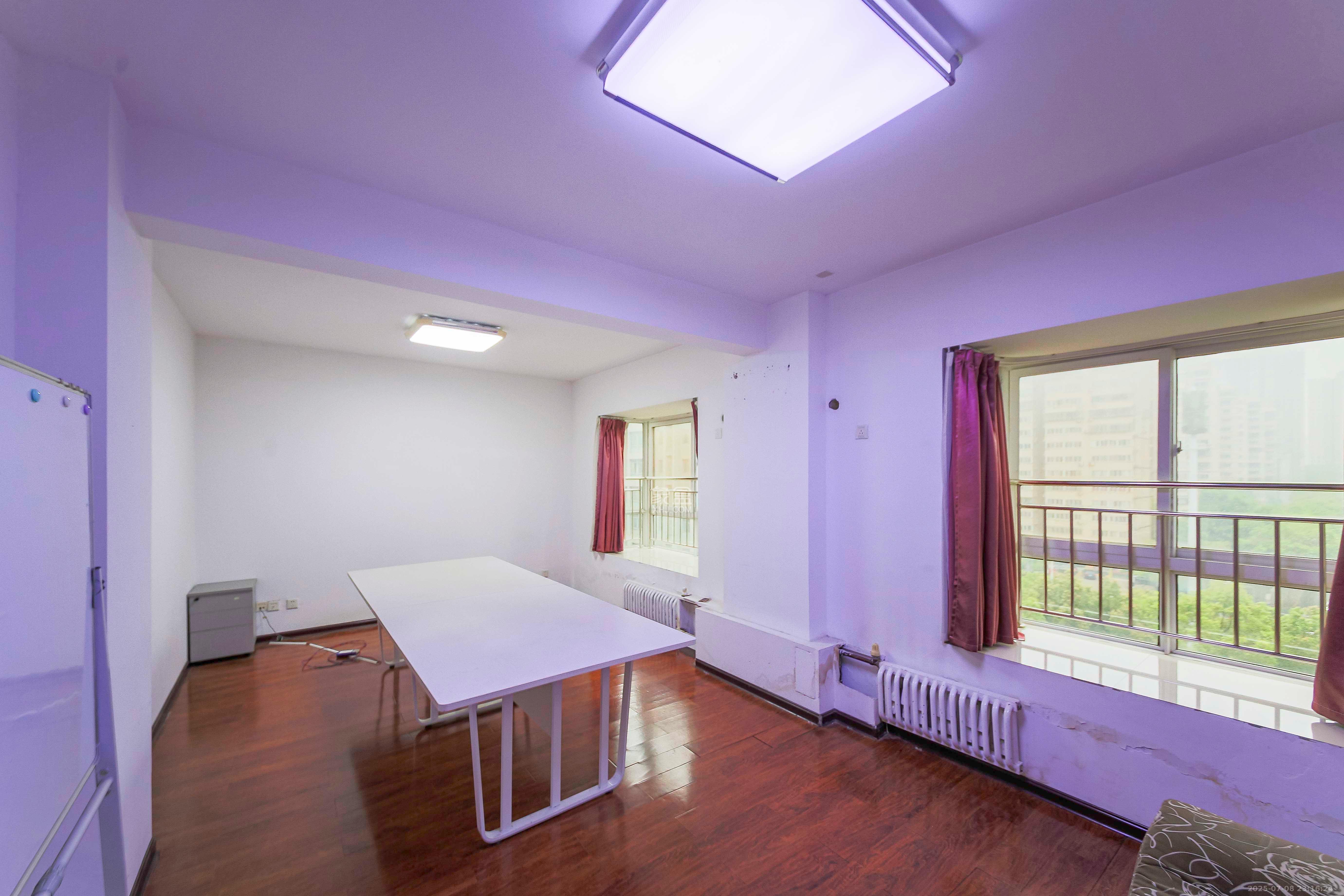 金葳佳园  4室2厅2卫    210.0万 金葳佳园  4室2厅2卫    210.0万卧室