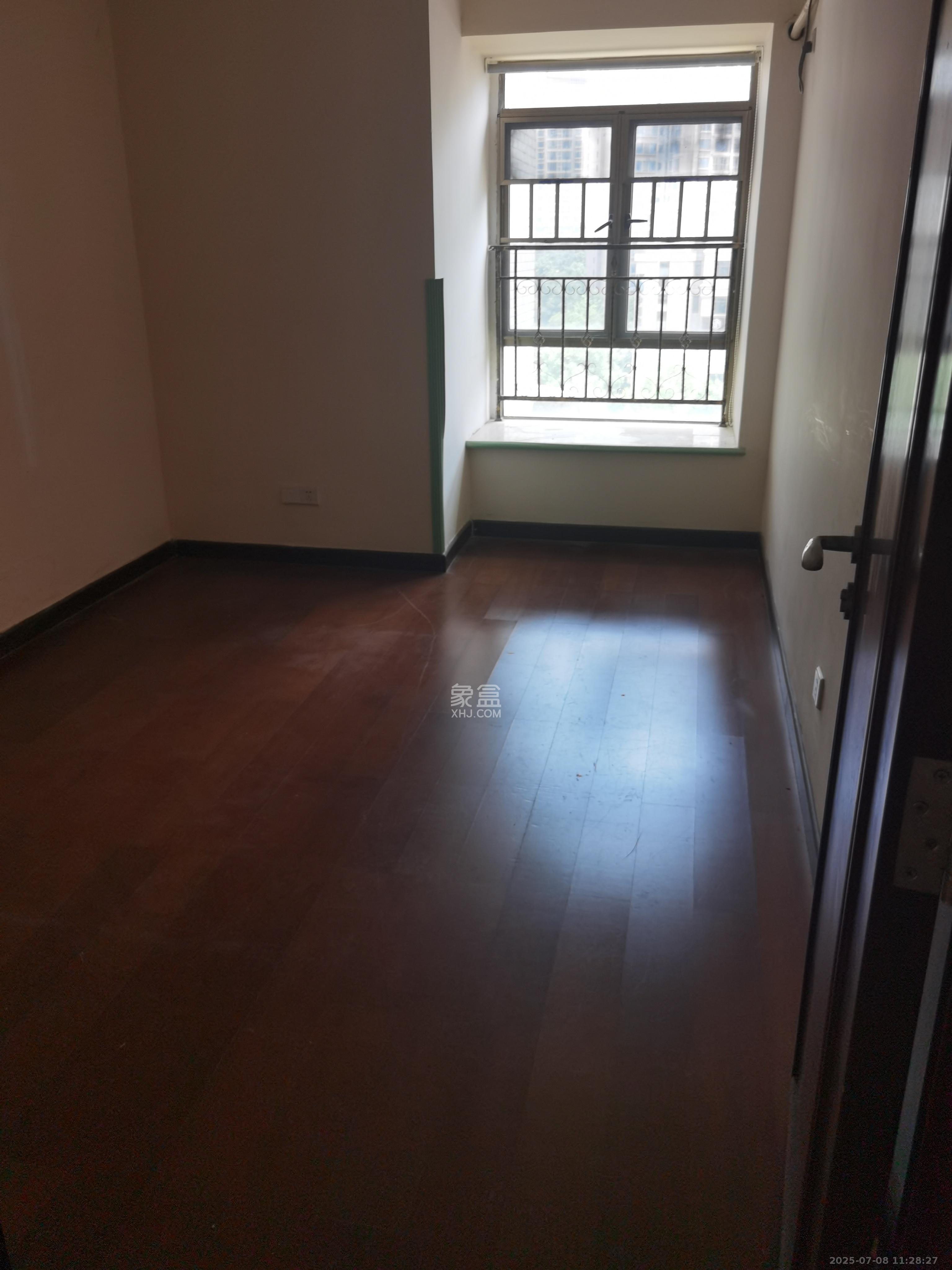 江山帝景雅典  4室2厅2卫    3200.0元/月室内图