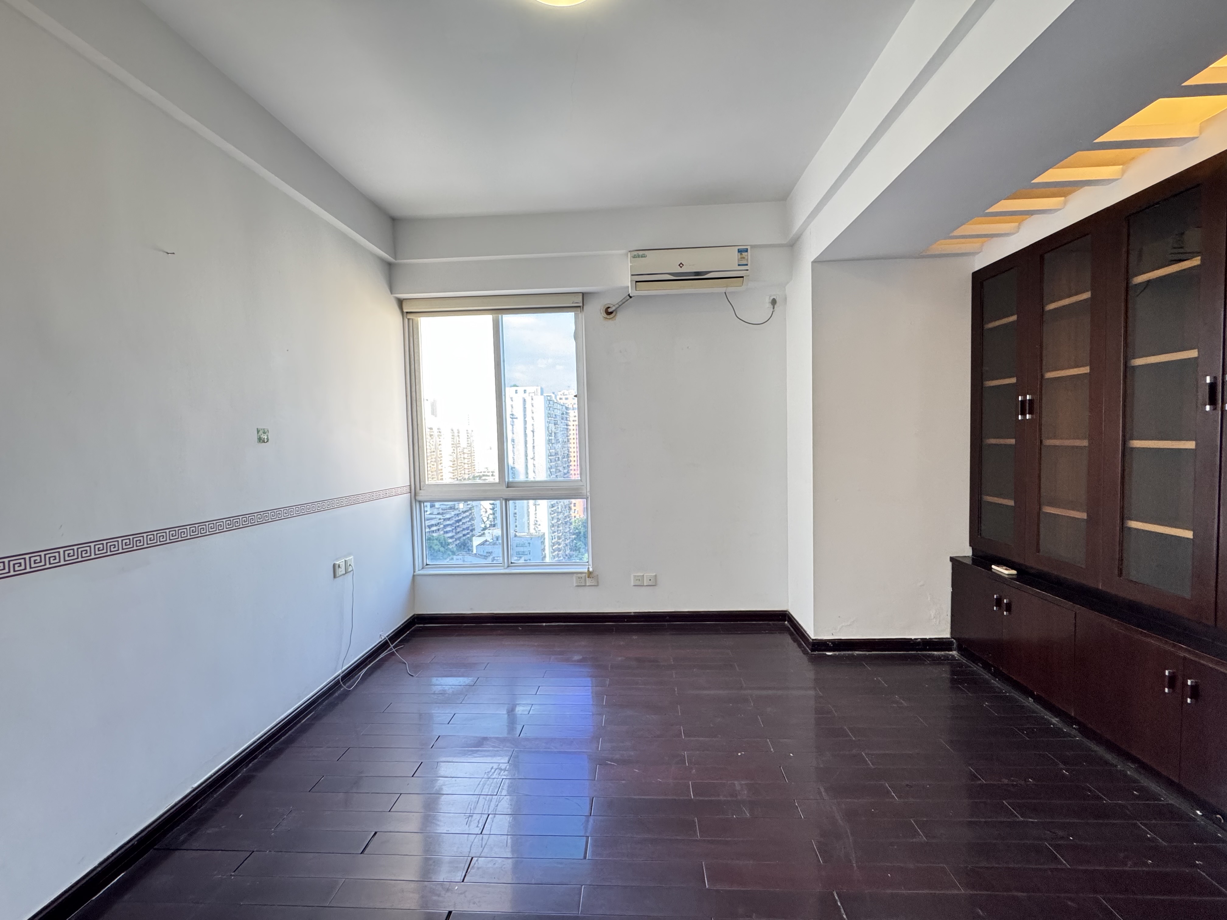 美银大厦 3室2厅2卫 8100.0元/月 美银大厦 3室2厅2卫 8100.0元/月室内图