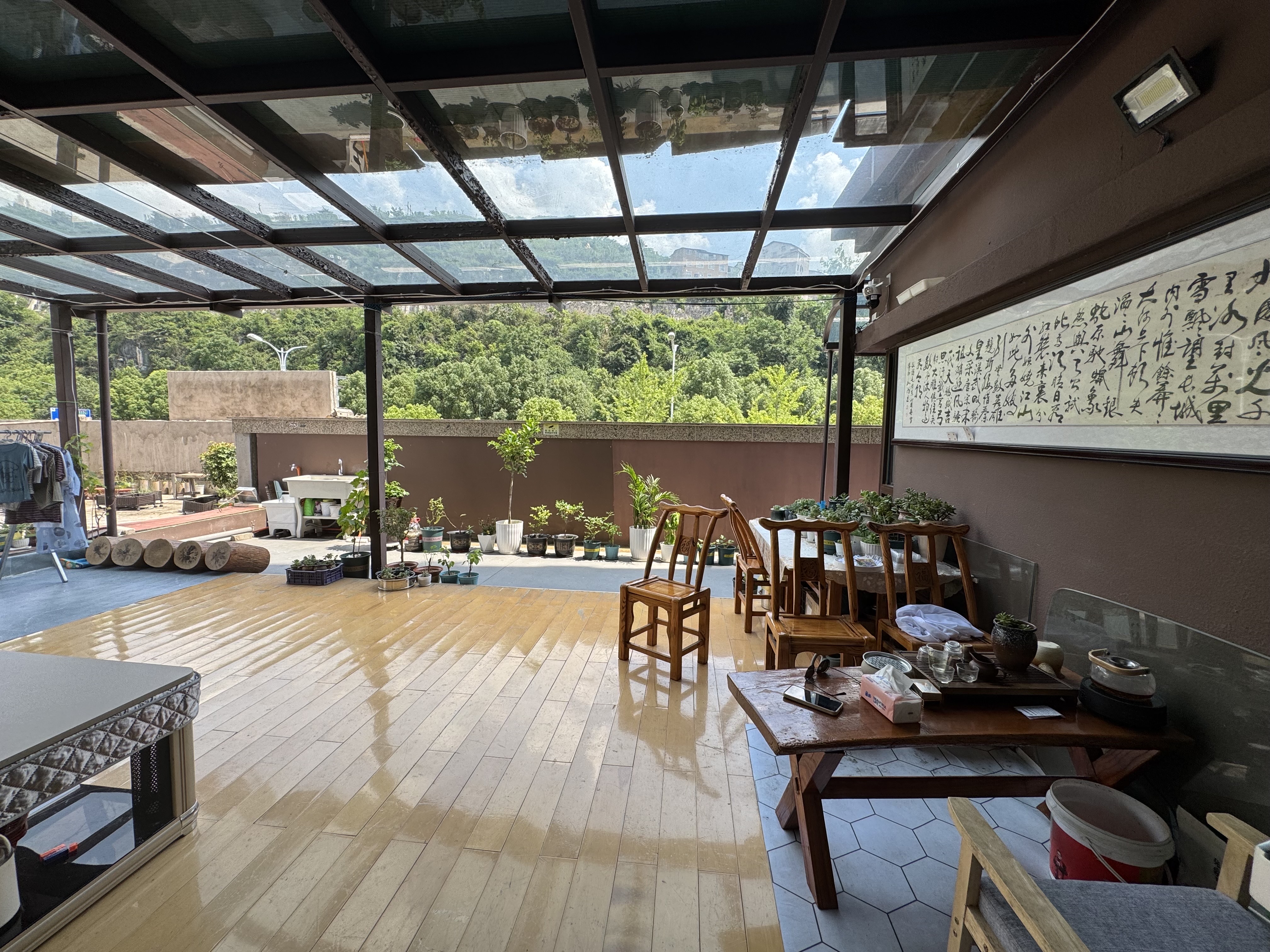 东宸江山里  4室2厅2卫   110.00万客厅