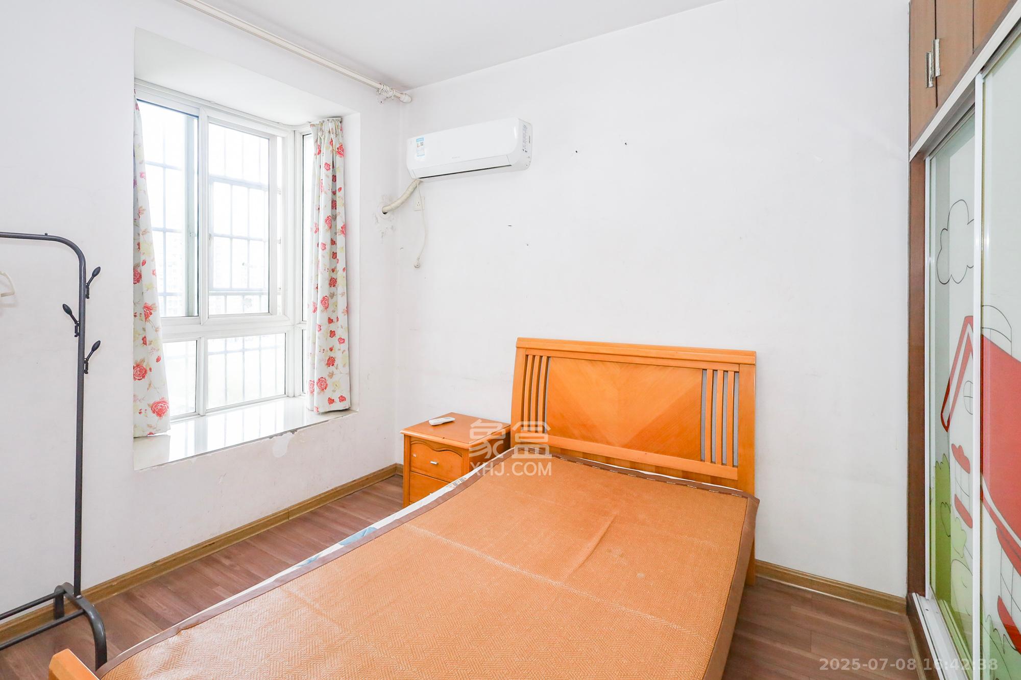 德润园  2室2厅1卫    45.0万 德润园  2室2厅1卫    45.0万卧室