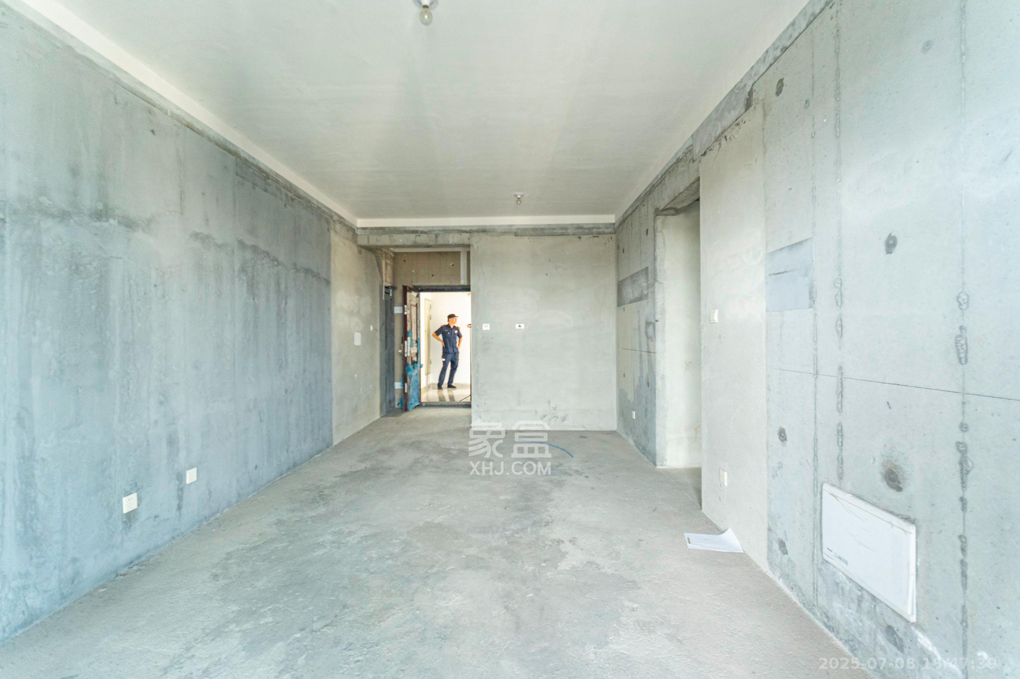 旭辉美的东樾城  3室2厅2卫    88.0万 旭辉美的东樾城  3室2厅2卫    88.0万客厅