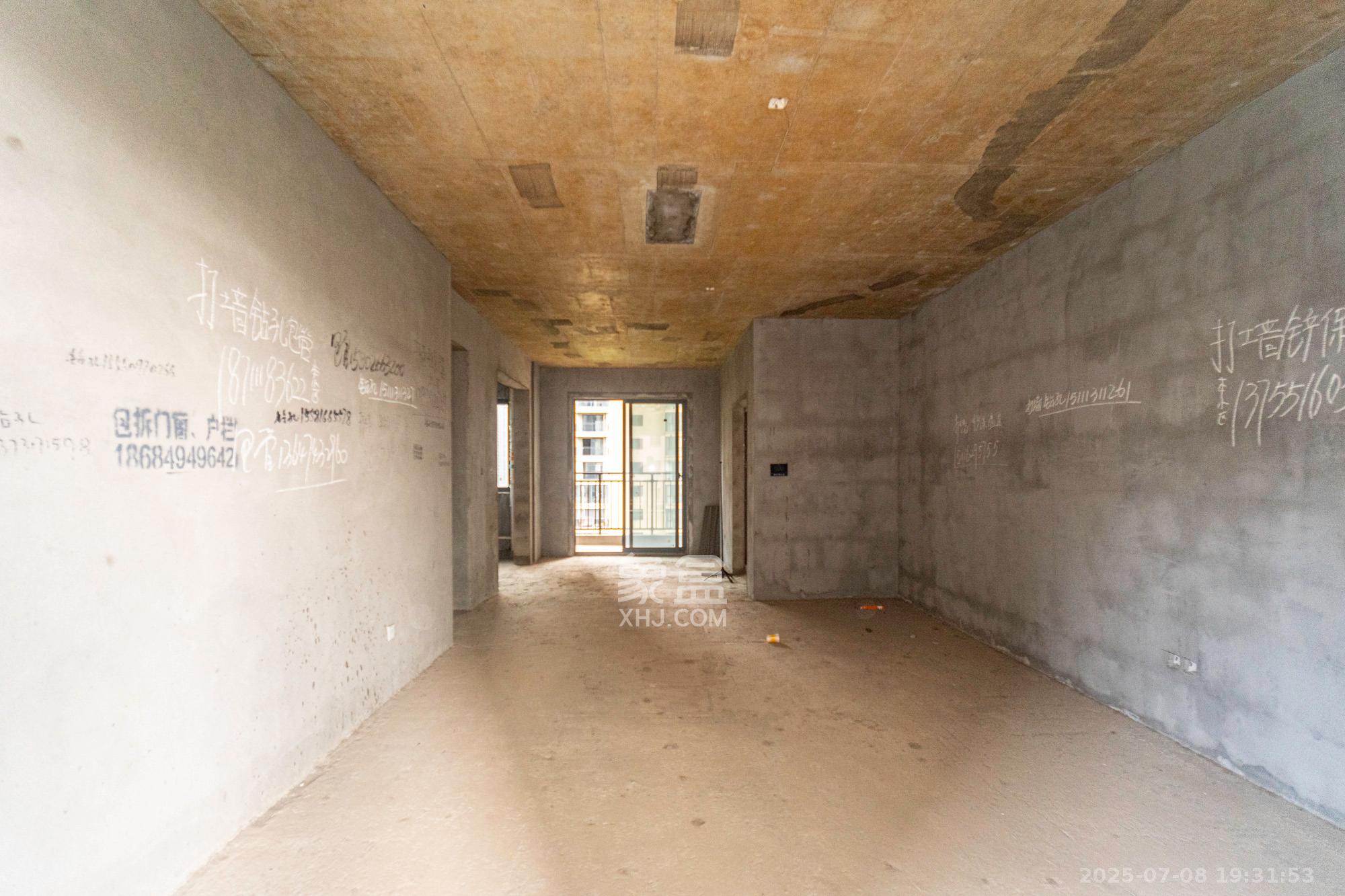 永宏万家里 4室2厅2卫 108.0万 永宏万家里 4室2厅2卫 108.0万客厅