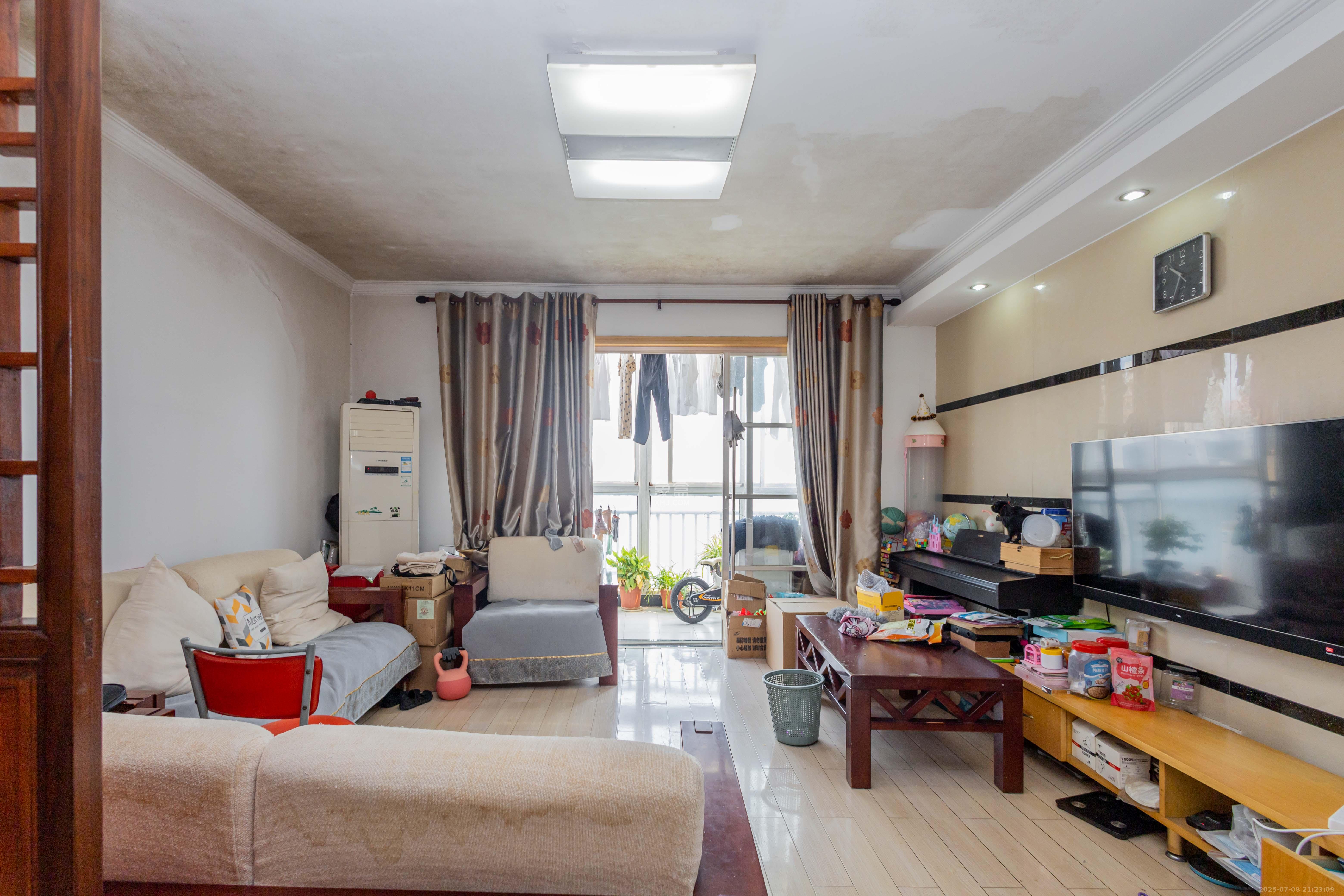 嘉盛和园  3室2厅2卫    85.0万客厅