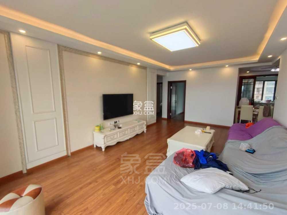 东鼎紫园  3室2厅2卫    2200.0元/月 东鼎紫园  3室2厅2卫    2200.0元/月室内图1