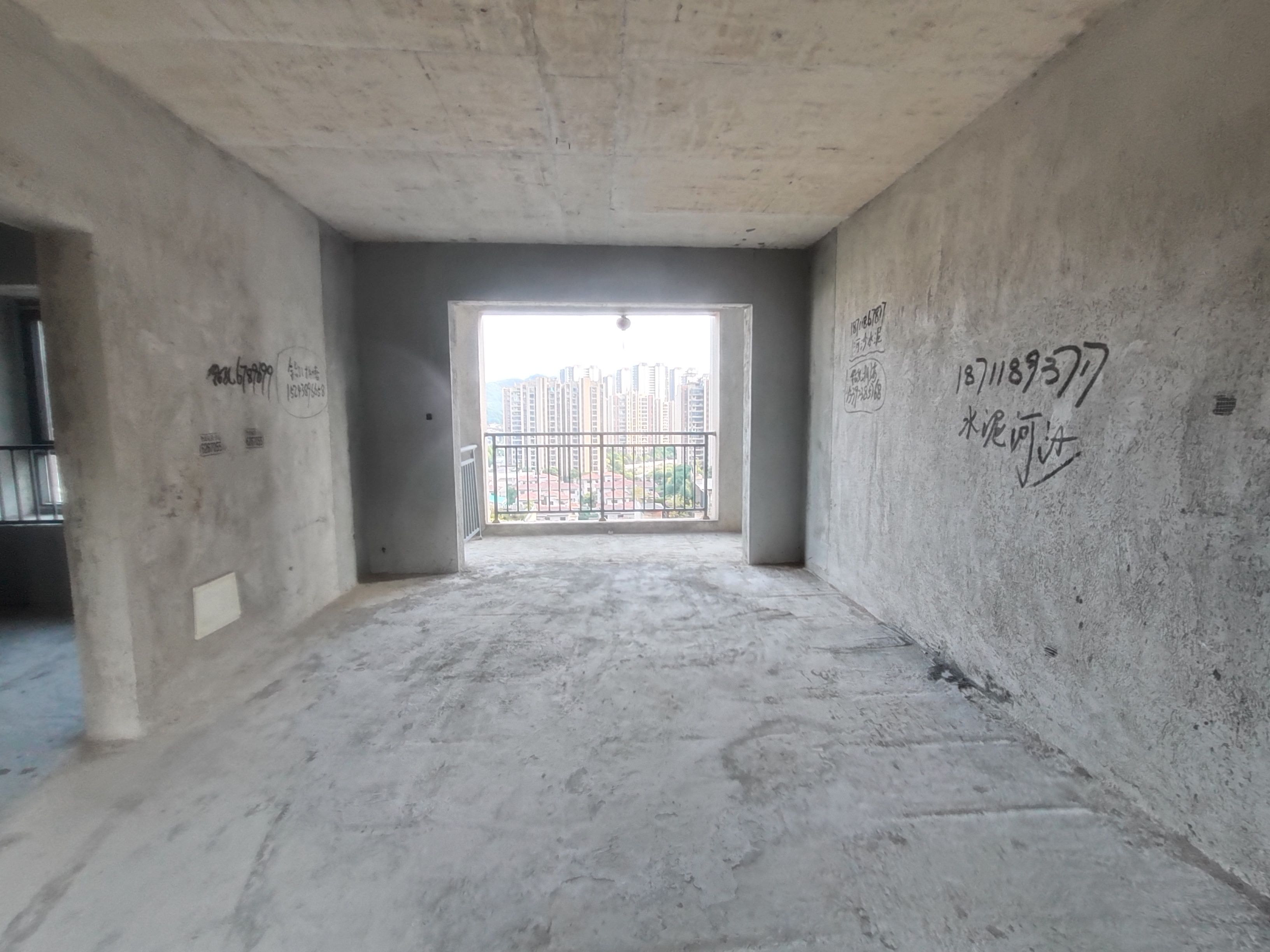 德馨苑 4室2厅2卫 76.8万 德馨苑 4室2厅2卫 76.8万客厅