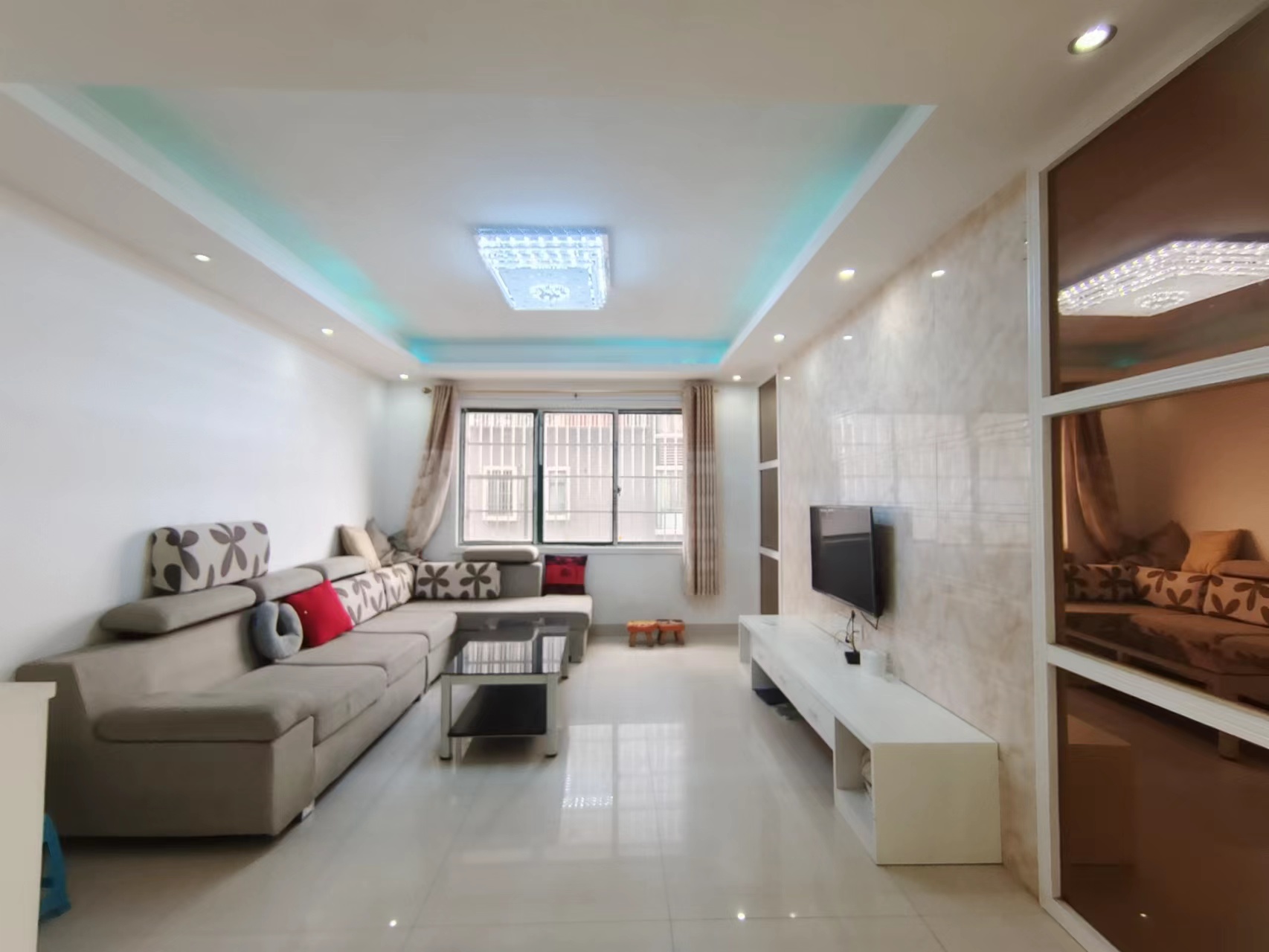 长和广场 2室2厅1卫 1700.0元/月 长和广场 2室2厅1卫 1700.0元/月室内图