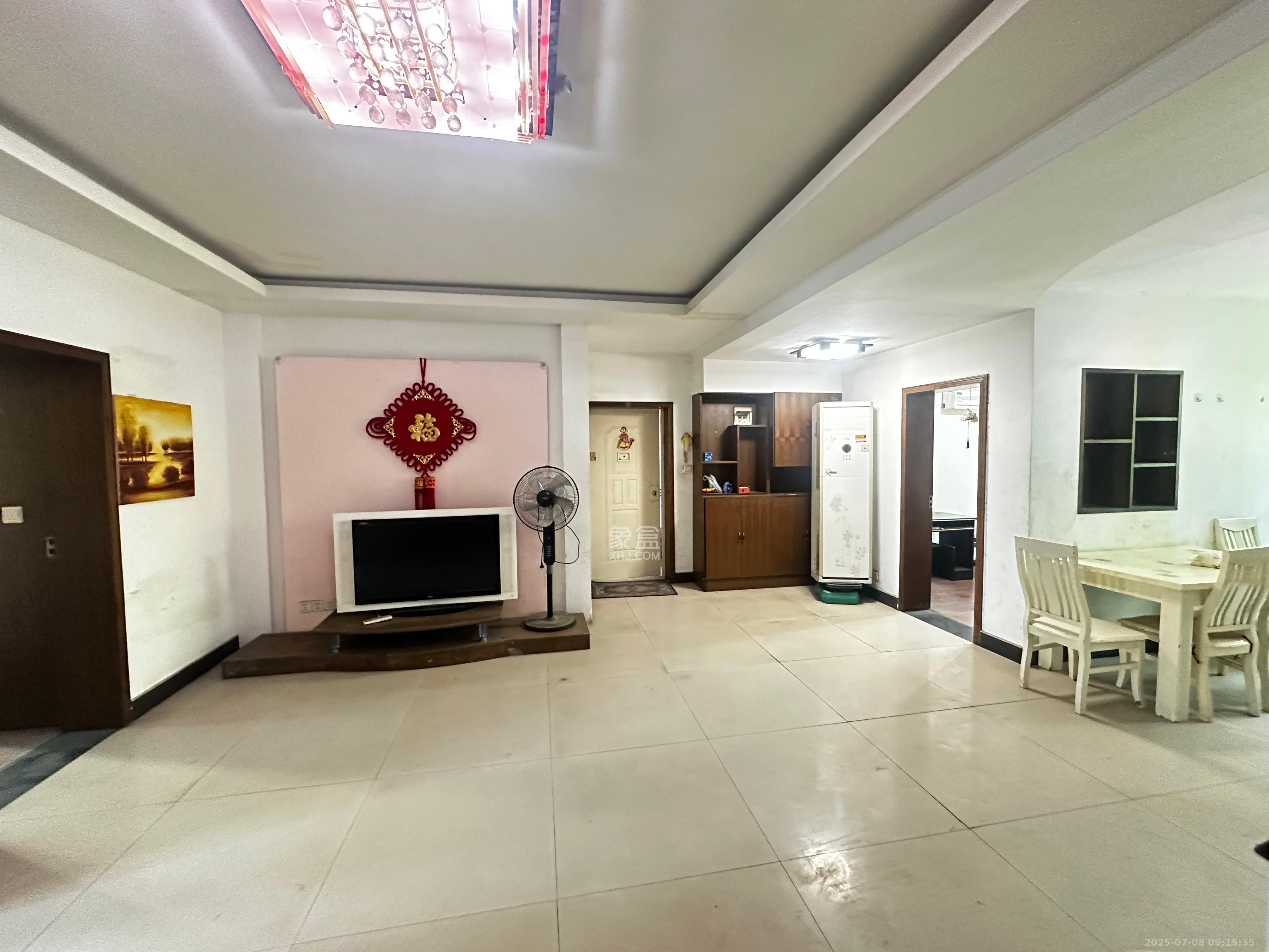 中南汽车世界 3室2厅1卫 1300.0元/月 中南汽车世界 3室2厅1卫 1300.0元/月室内图