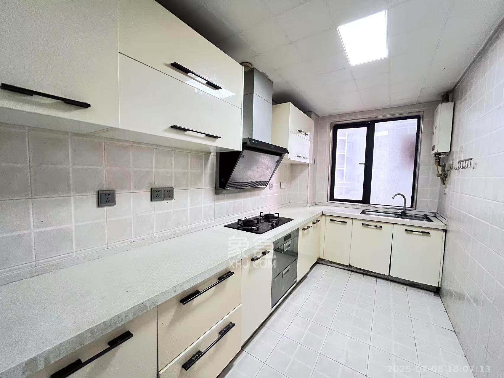 达美D6区 4室2厅2卫 3300.0元/月 达美D6区 4室2厅2卫 3300.0元/月室内图