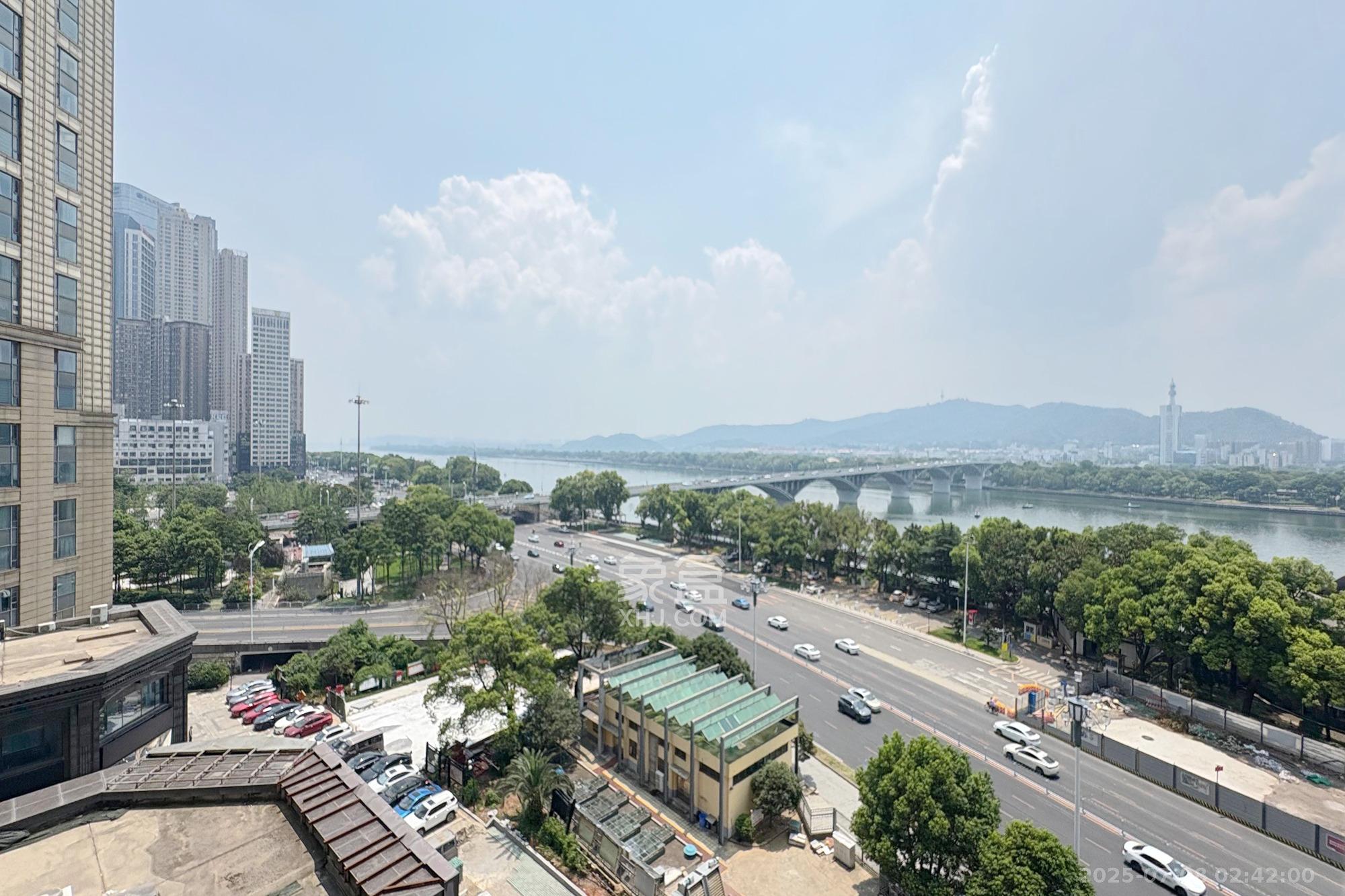 万达公馆  4室2厅3卫    525.0万