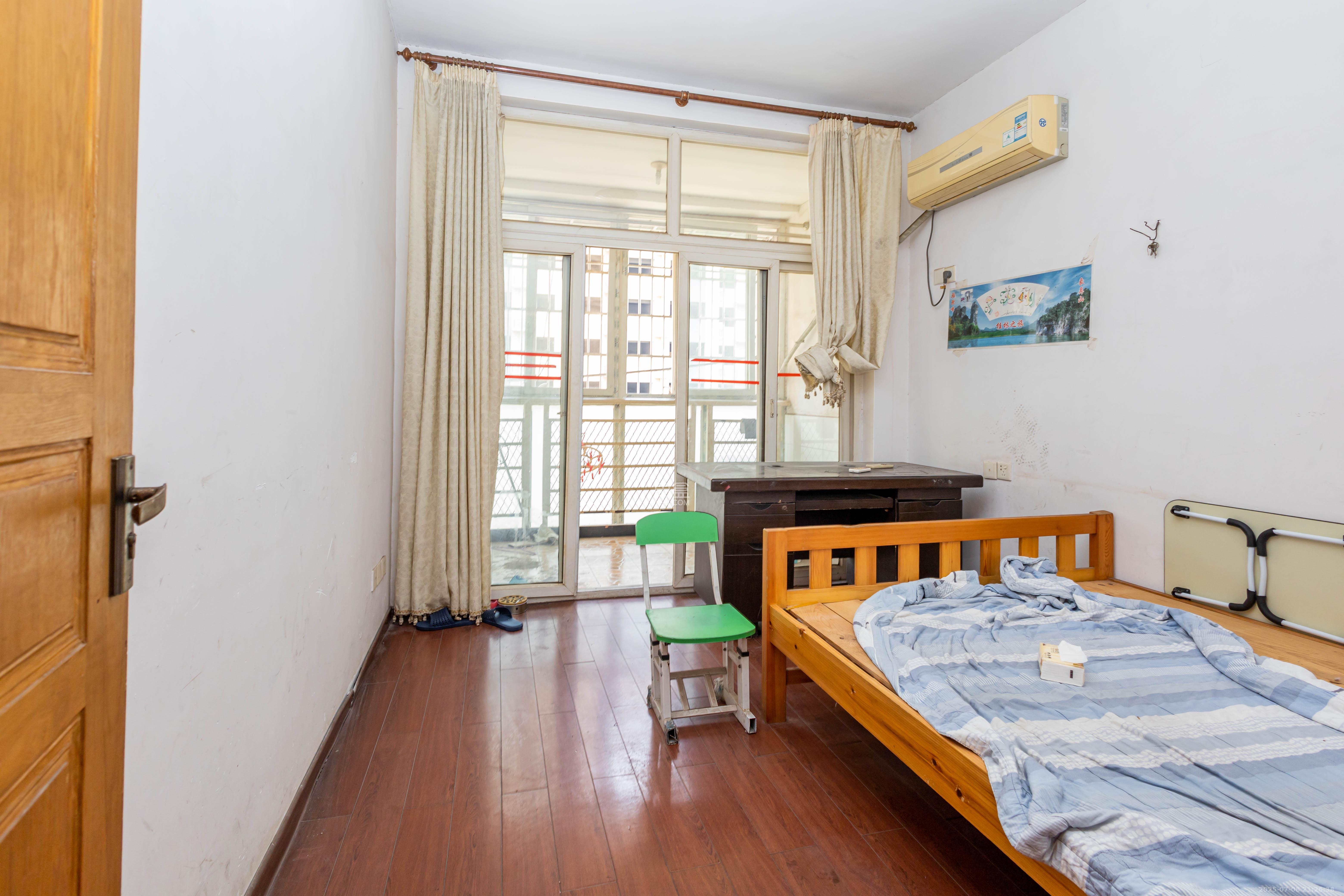 圣力华苑 5室0厅0卫 65.0万 圣力华苑 5室0厅0卫 65.0万卧室