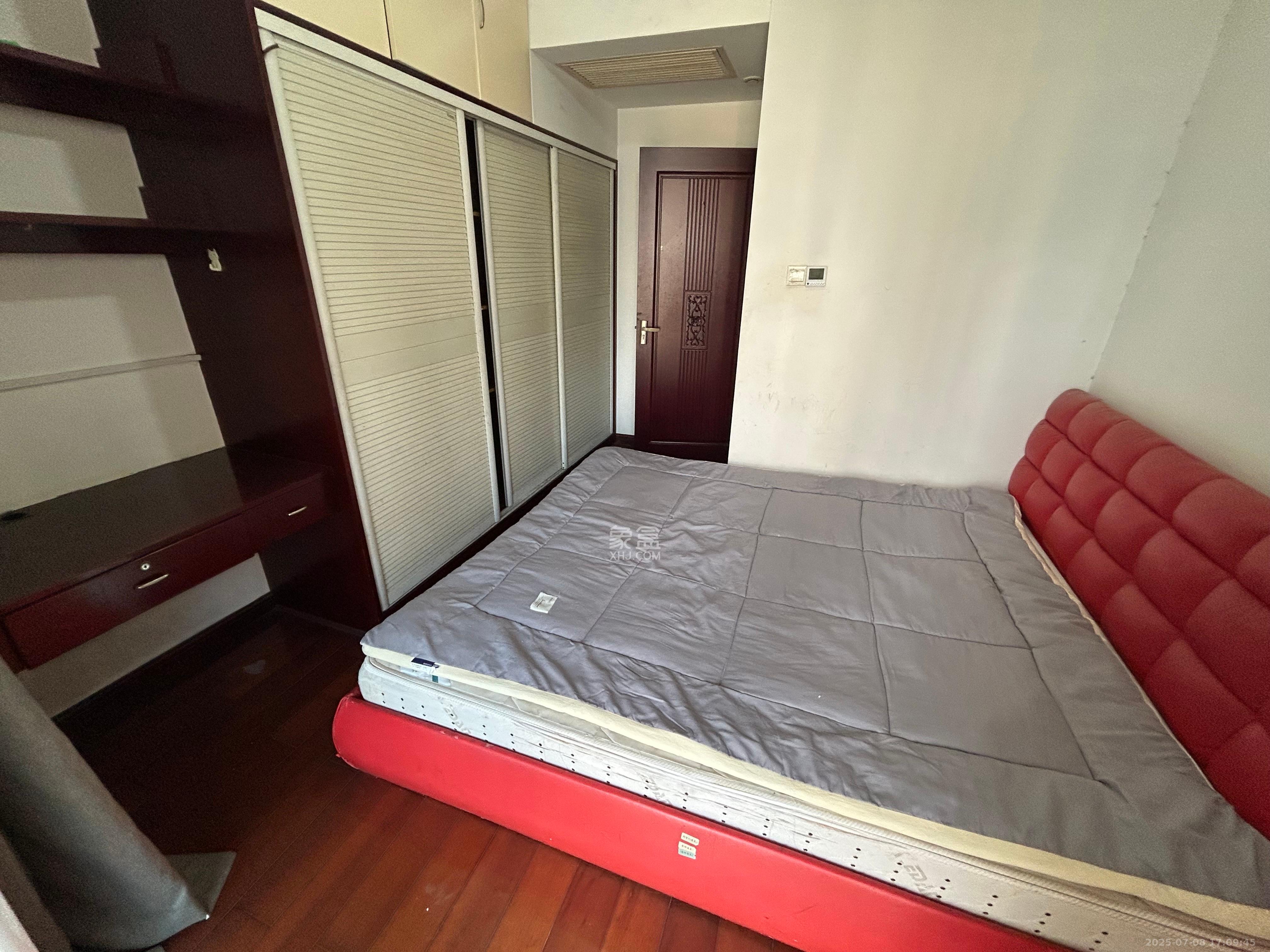 金色屋顶 3室2厅2卫 3200.0元/月 金色屋顶 3室2厅2卫 3200.0元/月室内图