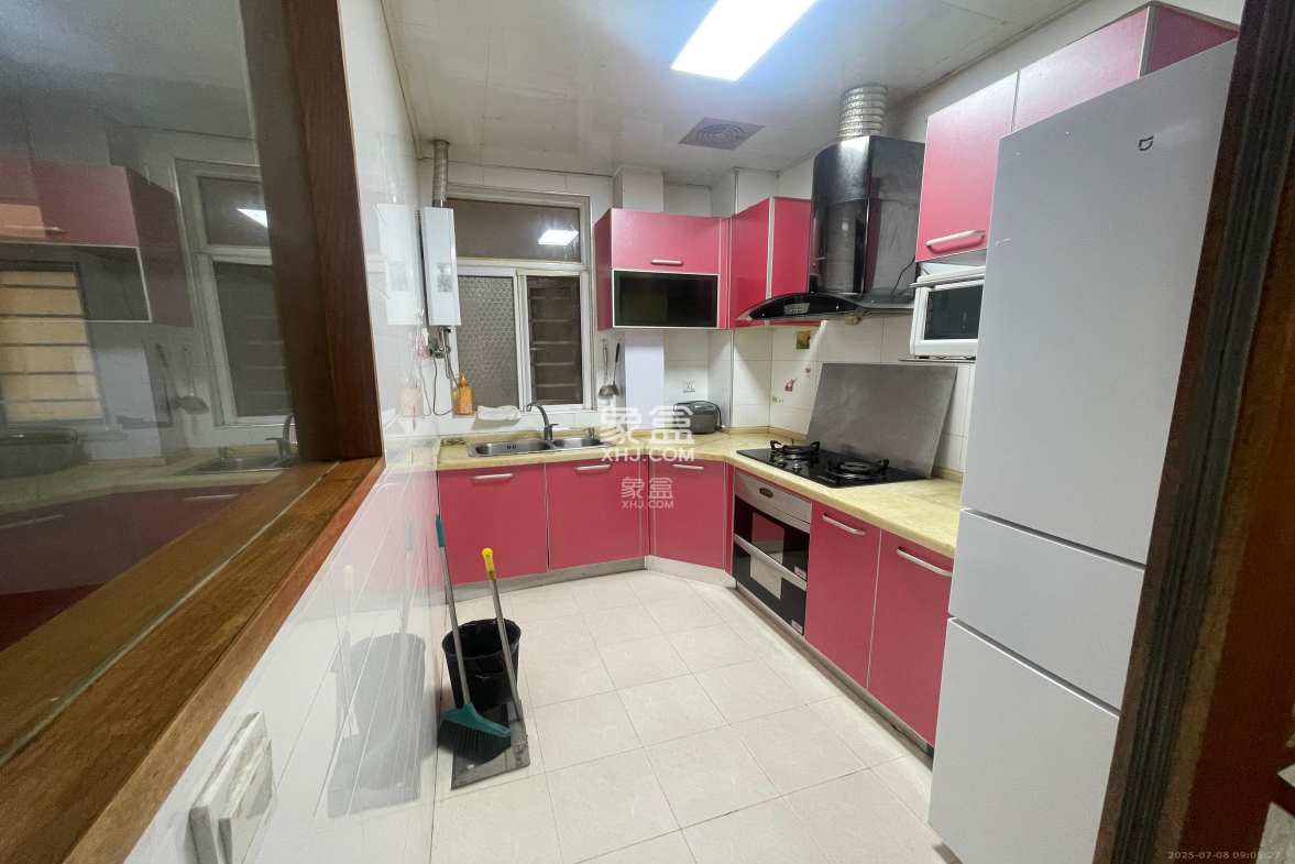 宏泽佳园 3室1厅1卫 3500.0元/月 宏泽佳园 3室1厅1卫 3500.0元/月室内图