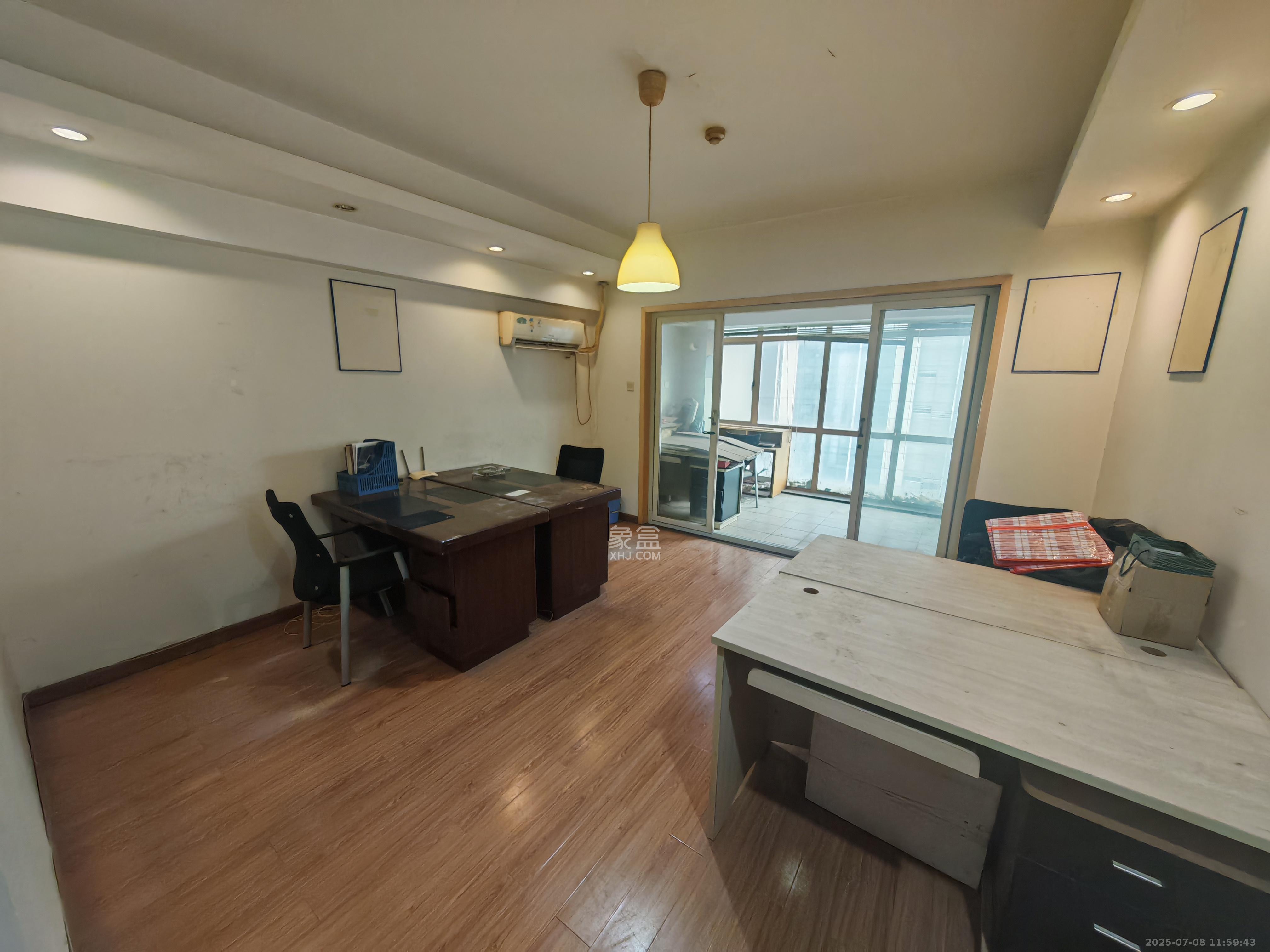 嘉盛国际广场 1室1厅1卫 2000.00元/月 嘉盛国际广场 1室1厅1卫 2000.00元/月室内图