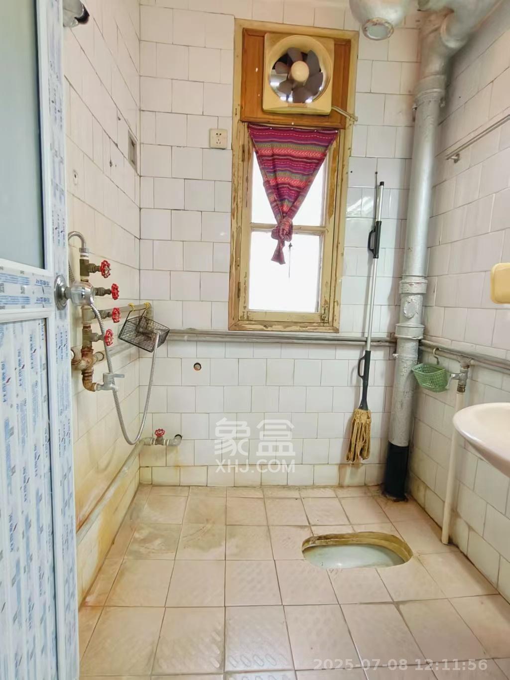 省政府机关二院 4室1厅1卫 3500.0元/月 省政府机关二院 4室1厅1卫 3500.0元/月室内图