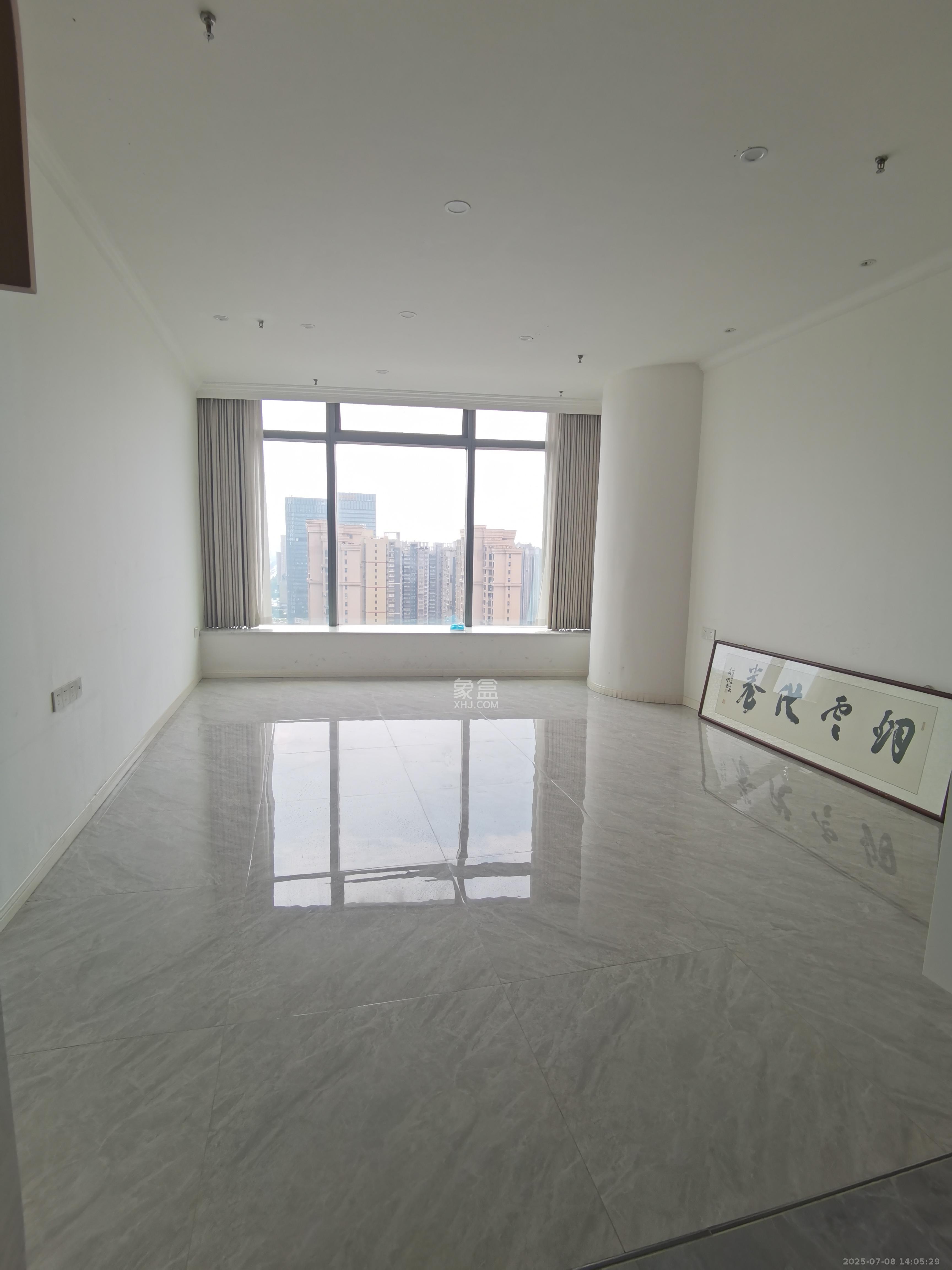 世茂铂曼  1室1厅1卫   2400.00元/月室内图1