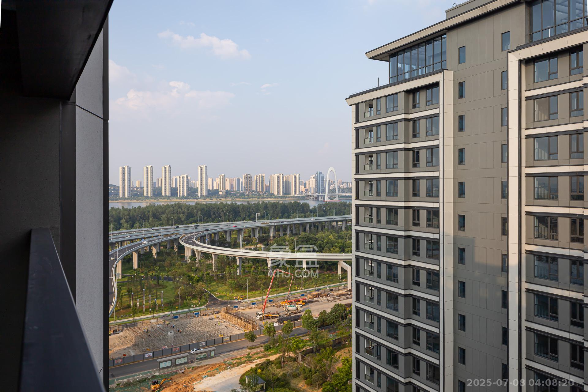 嘉臣道  4室2厅2卫    277.0万客厅