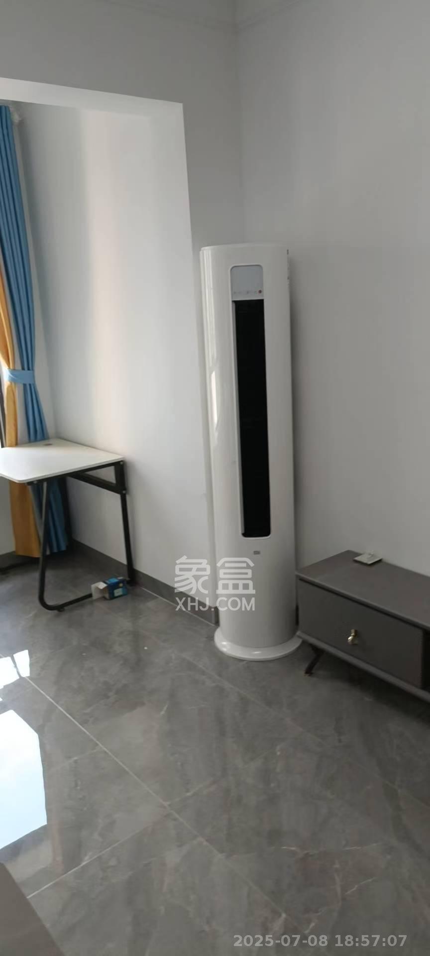 卓越蔚蓝海岸三期  3室2厅2卫   3600.00元/月室内图