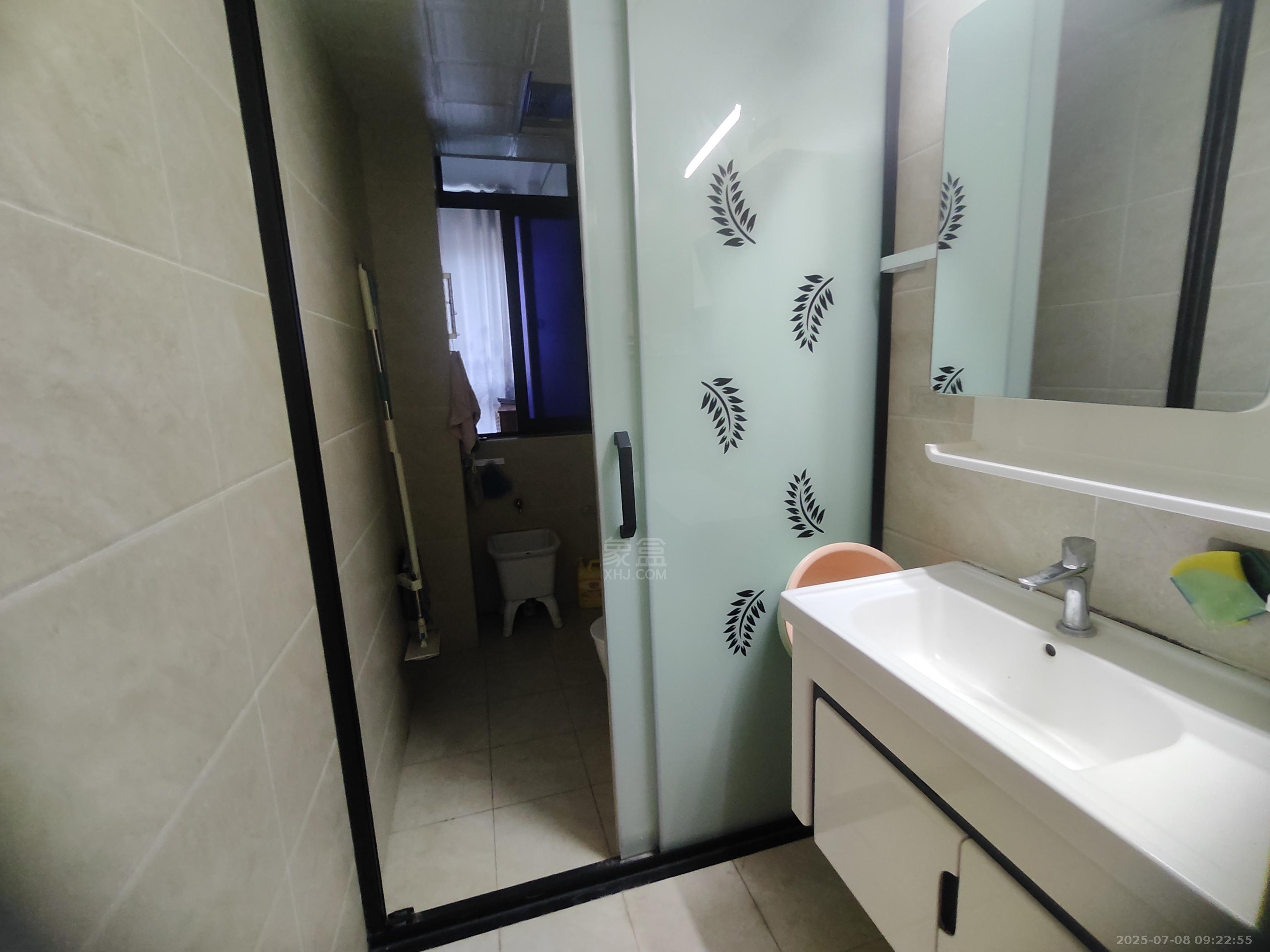 金轮翡翠名园 3室2厅2卫 2200.0元/月 金轮翡翠名园 3室2厅2卫 2200.0元/月室内图