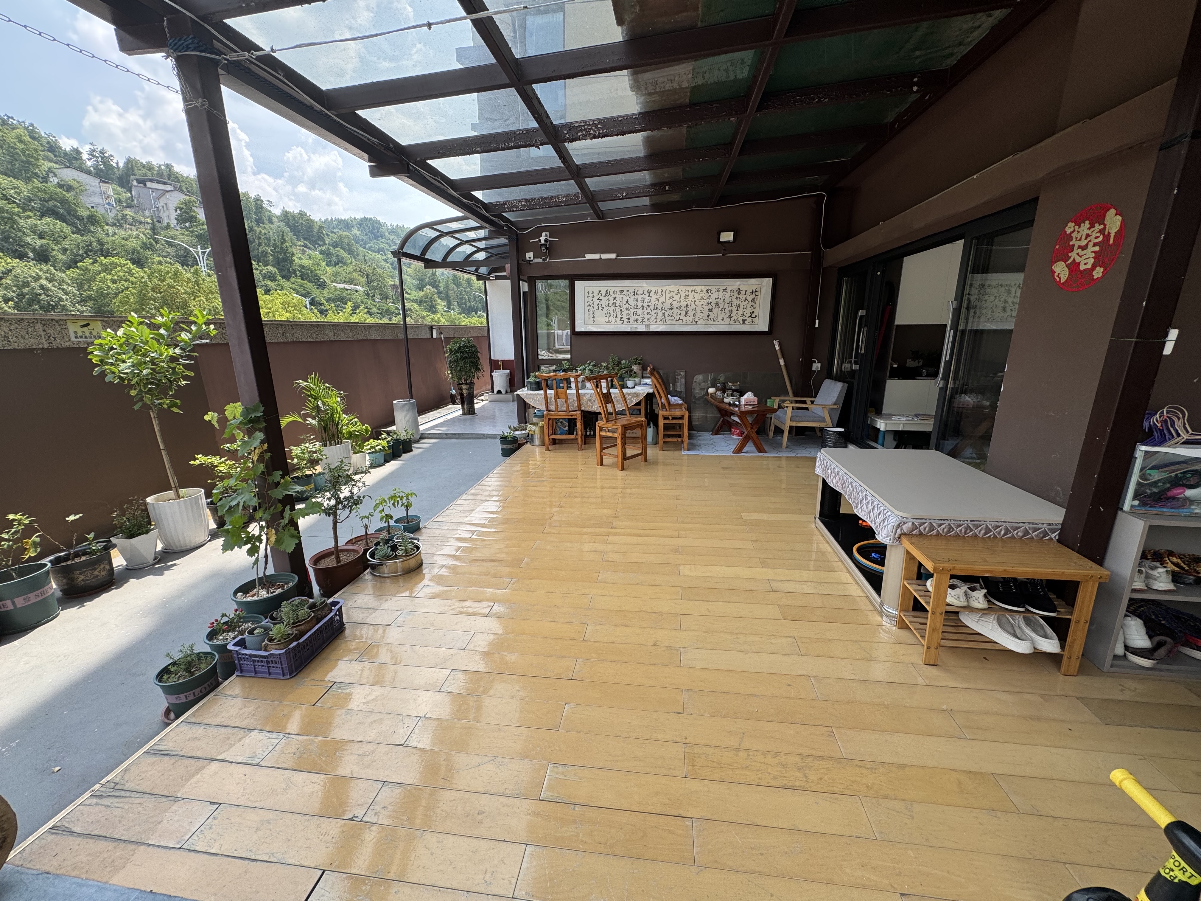 东宸江山里  4室2厅2卫   110.00万客厅