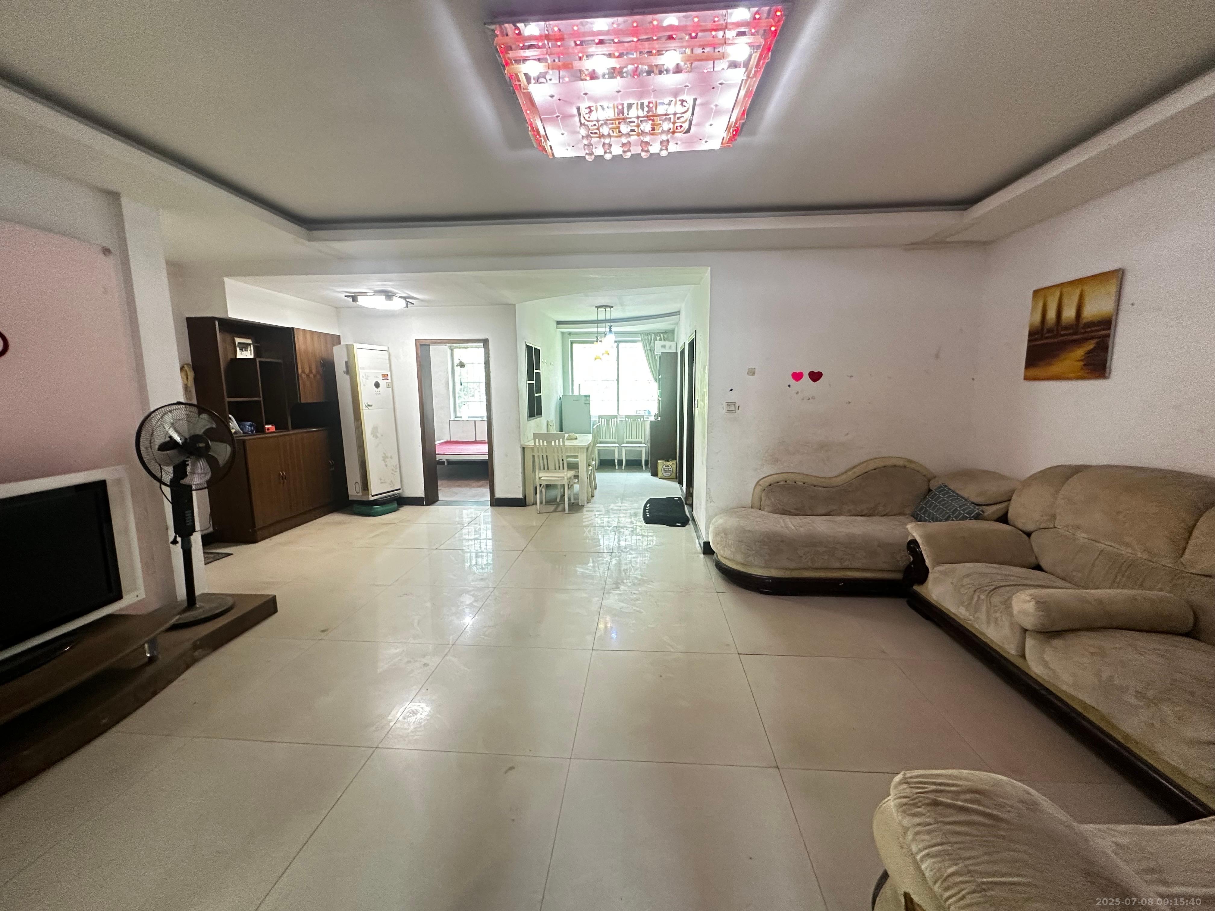 中南汽车世界 3室2厅1卫 1300.0元/月 中南汽车世界 3室2厅1卫 1300.0元/月室内图