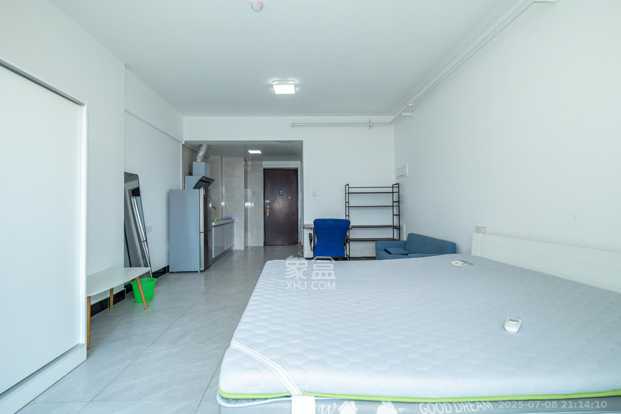 金科时代中心 1室1厅1卫 27.99万 金科时代中心 1室1厅1卫 27.99万客厅