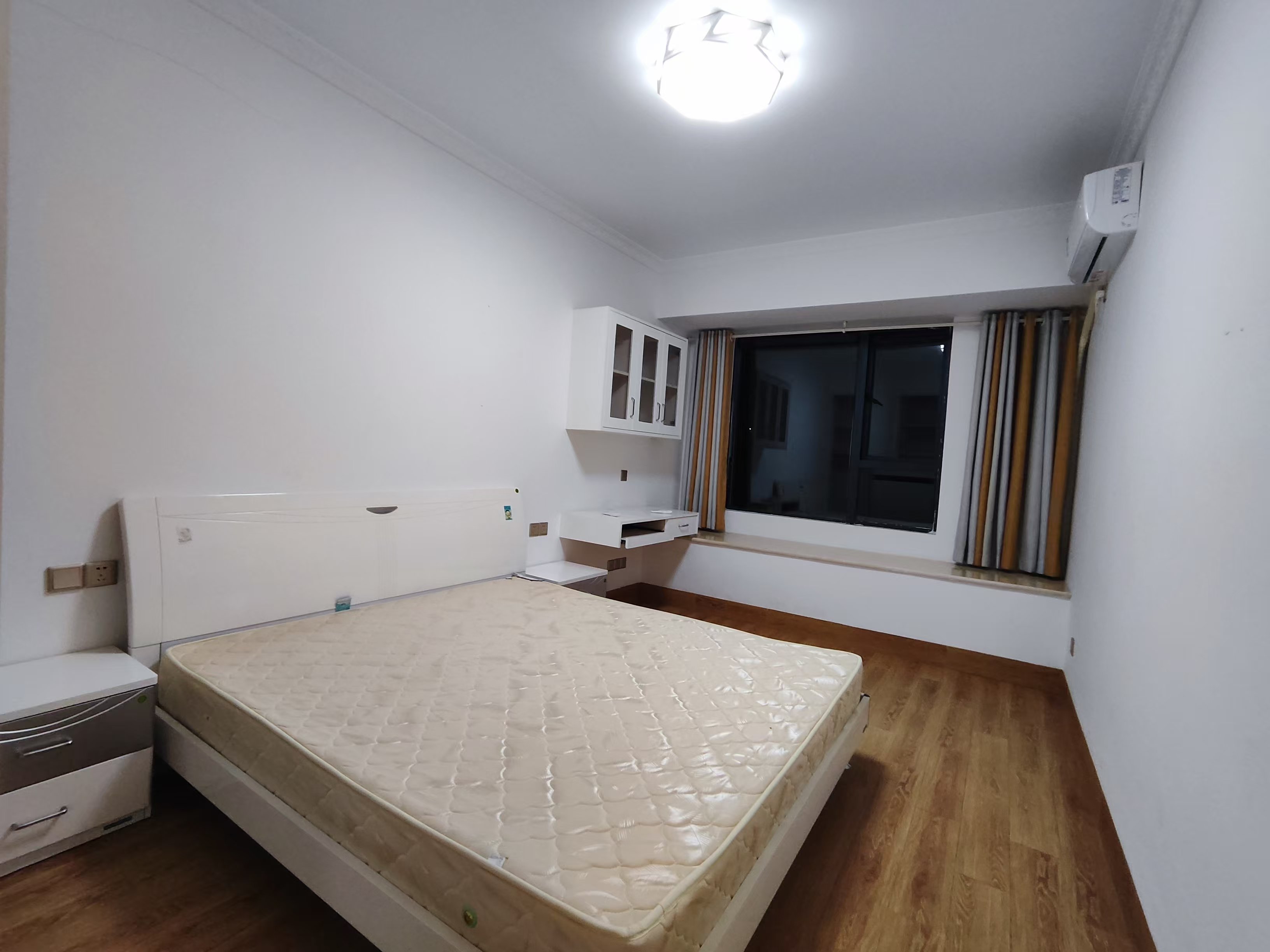 百弘学府城 3室2厅2卫 2000.0元/月 百弘学府城 3室2厅2卫 2000.0元/月室内图