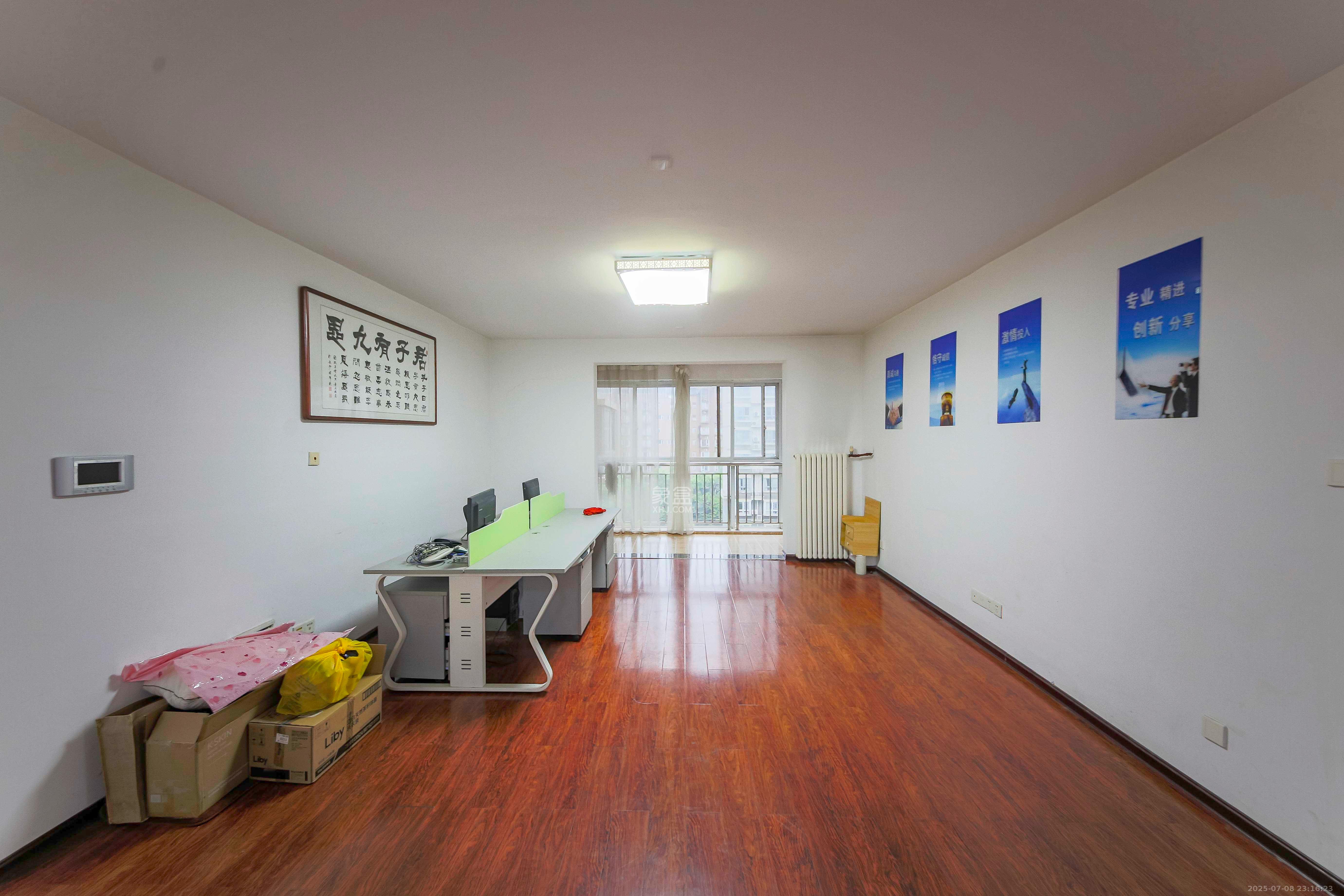 金葳佳园  4室2厅2卫    210.0万 金葳佳园  4室2厅2卫    210.0万客厅