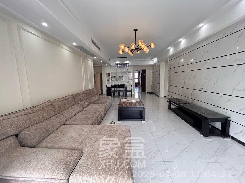 荣悦台  3室2厅2卫   5300.00元/月室内图
