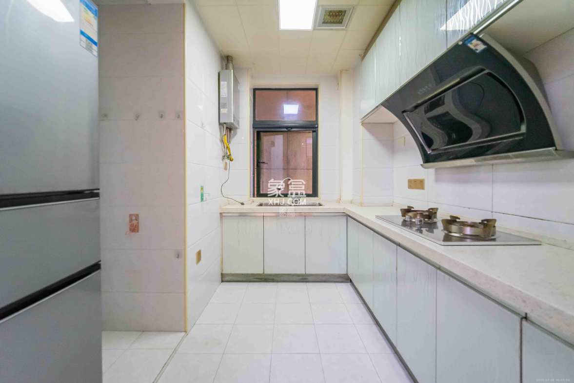 兴旺正佳广场(金石雅苑) 3室2厅2卫 2400.0元/月 兴旺正佳广场(金石雅苑) 3室2厅2卫 2400.0元/月室内图