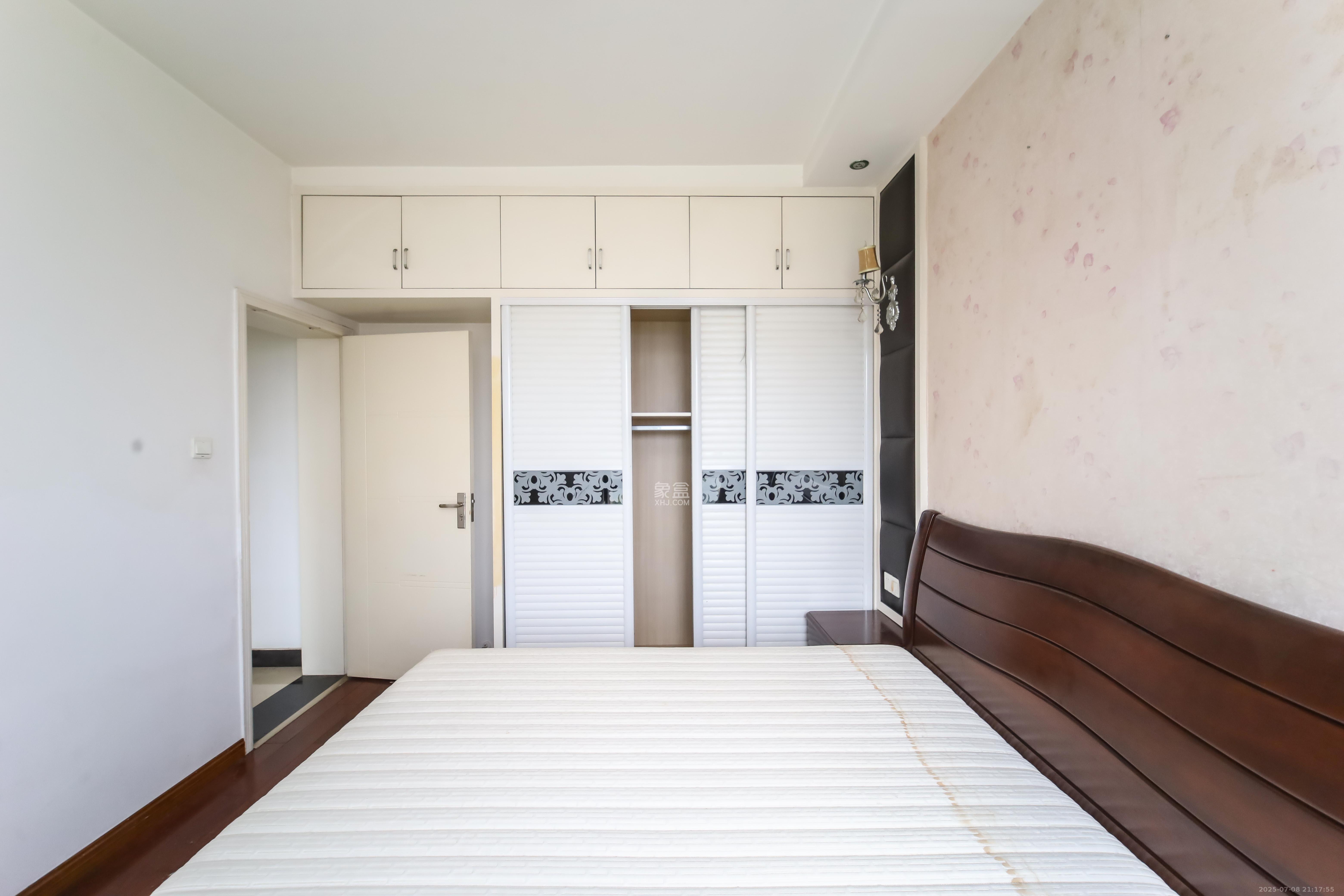 江河双水湾 3室2厅1卫 76.0万 江河双水湾 3室2厅1卫 76.0万卧室