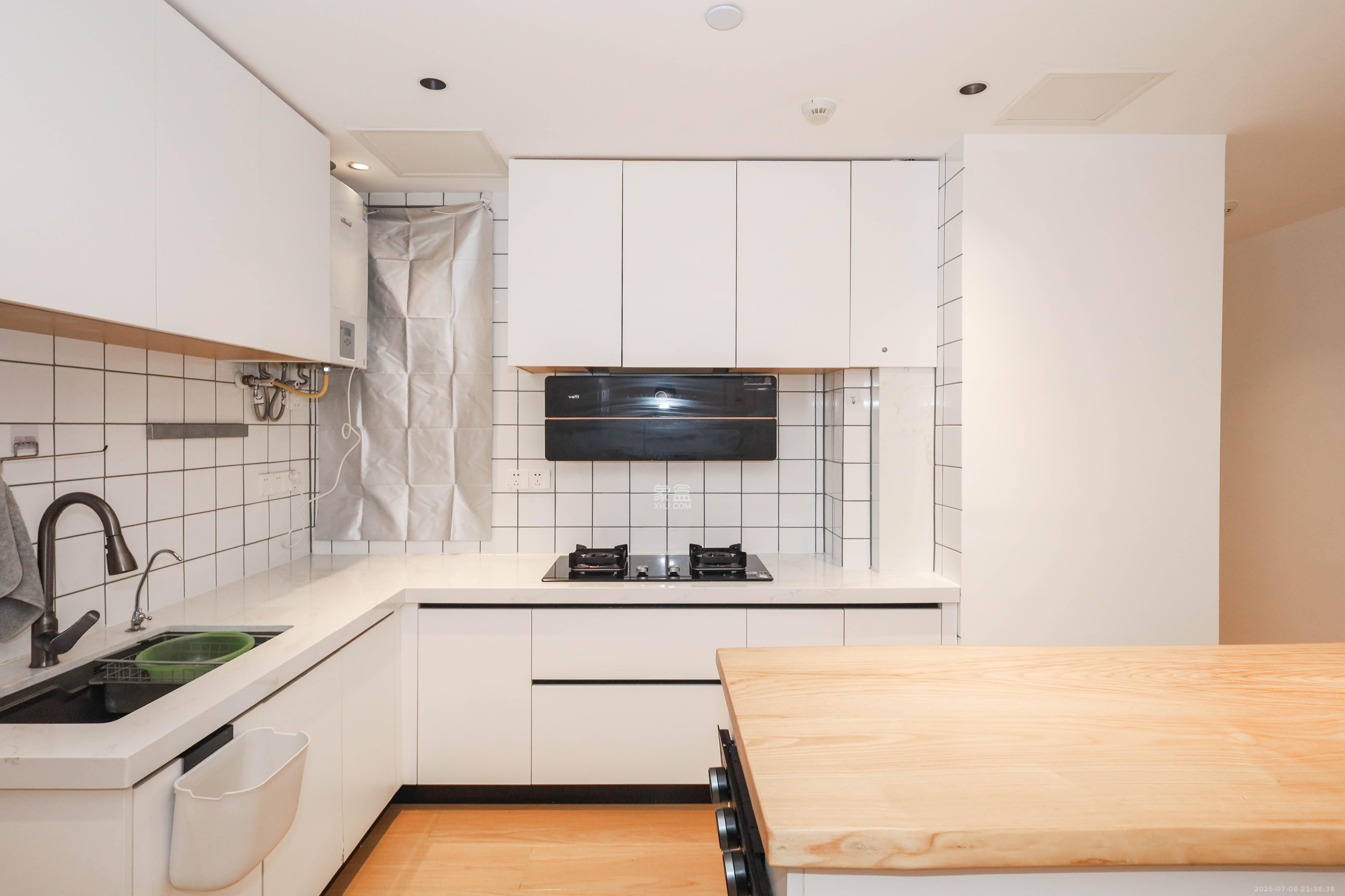 建发央著  4室2厅2卫    235.0万厨房