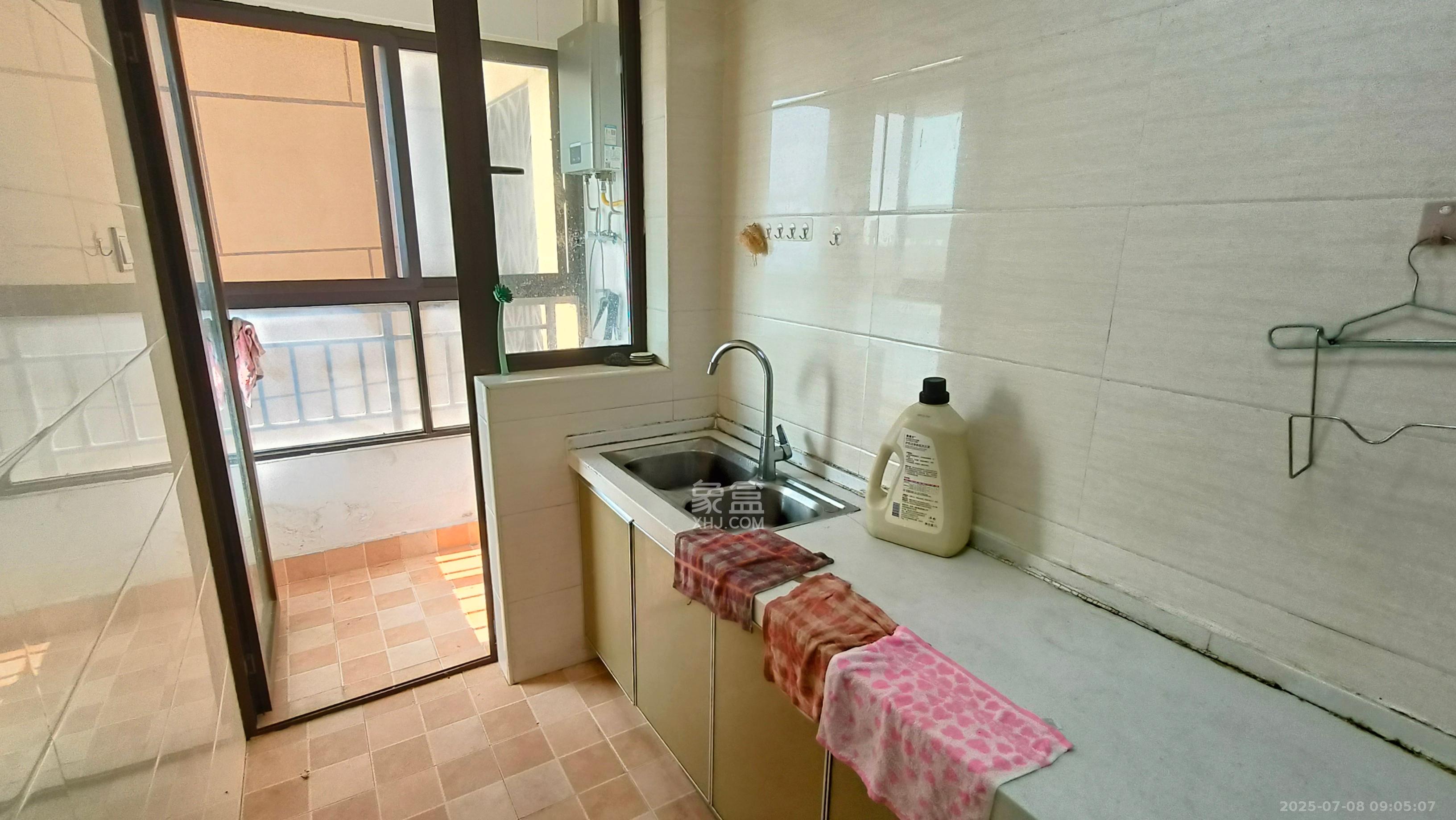 华润橡树湾  3室2厅2卫    2200.0元/月 华润橡树湾  3室2厅2卫    2200.0元/月室内图