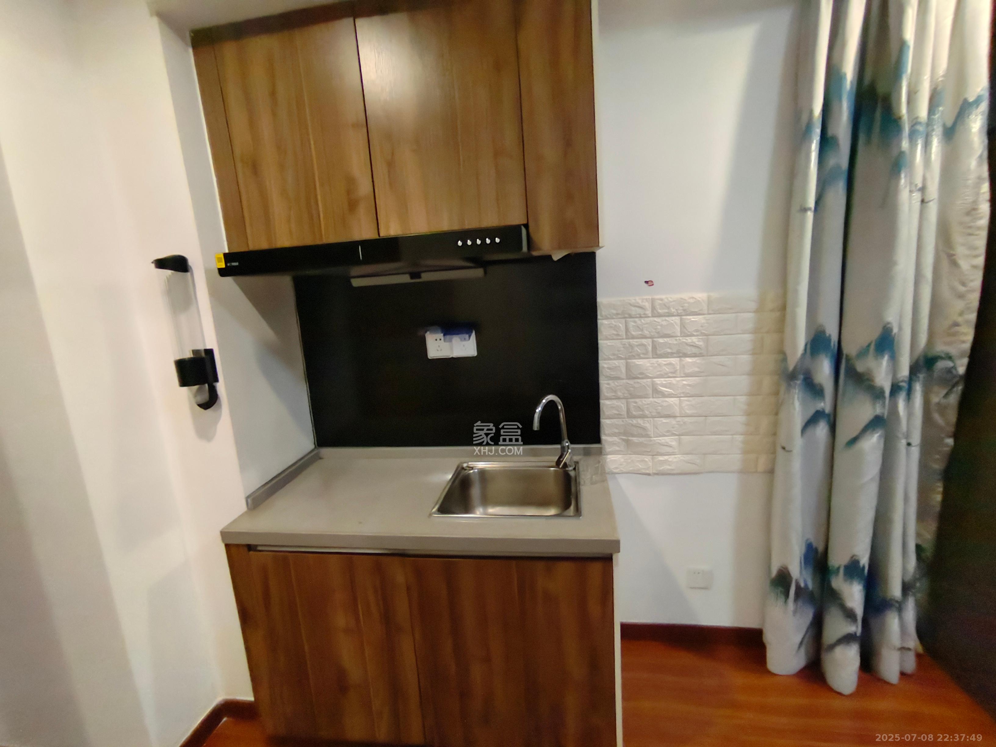 荣泰广场 1室1厅1卫 1400.0元/月 荣泰广场 1室1厅1卫 1400.0元/月室内图