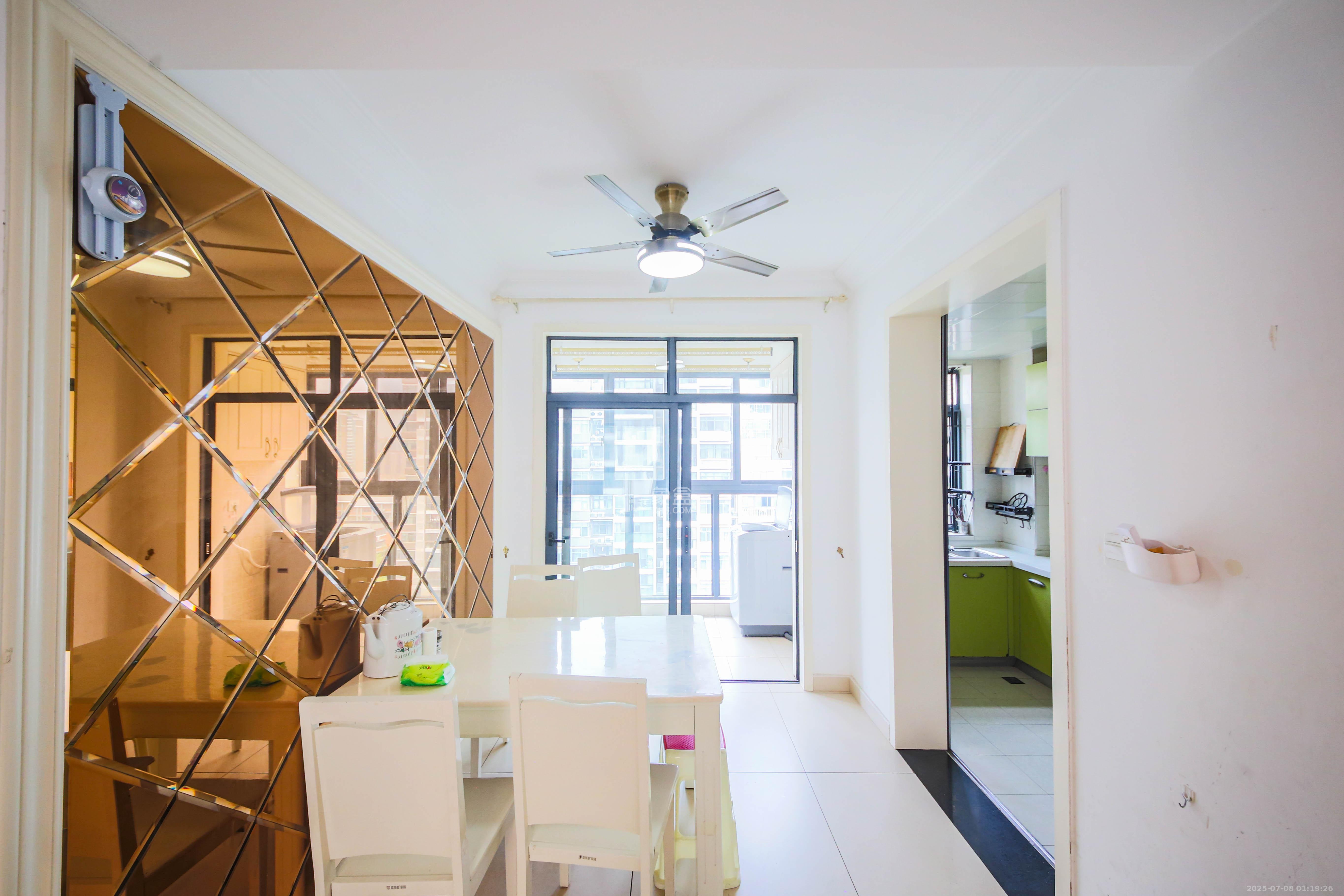 湘水熙园 4室2厅2卫 135.0万 湘水熙园 4室2厅2卫 135.0万客厅